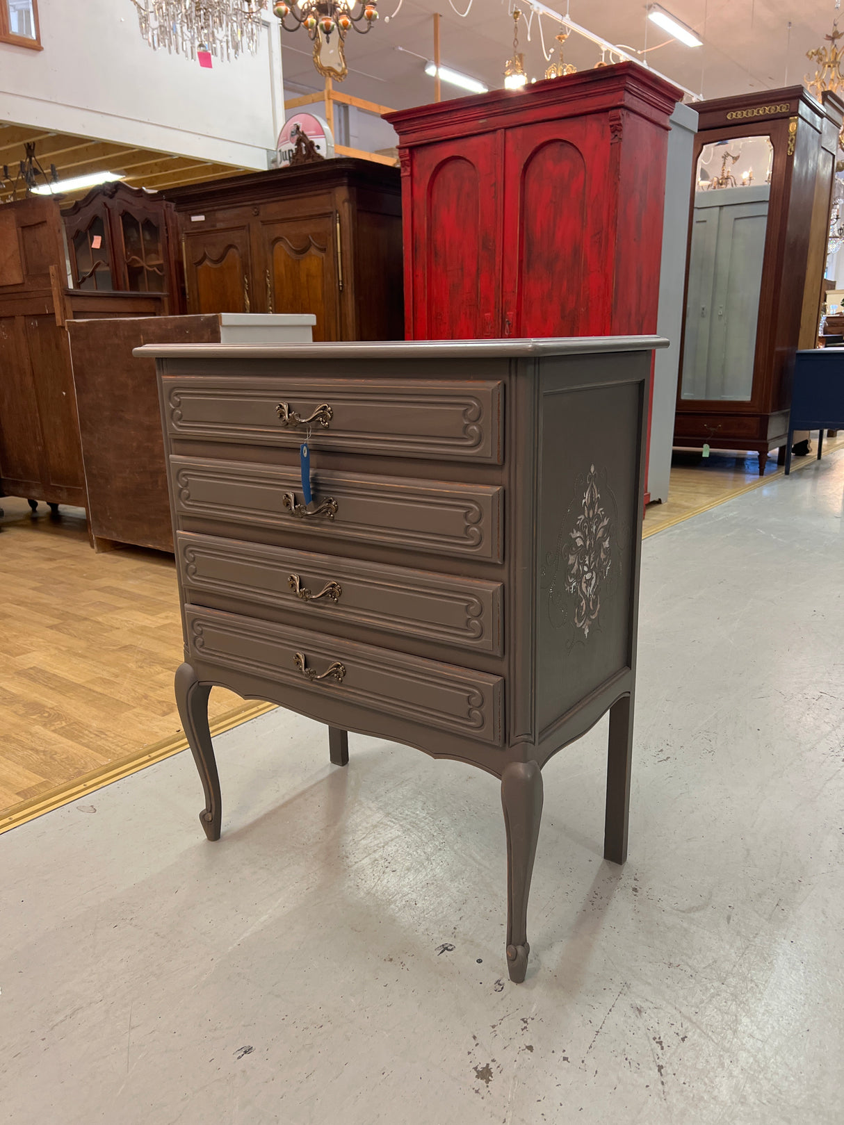 Rococo chest of drawers