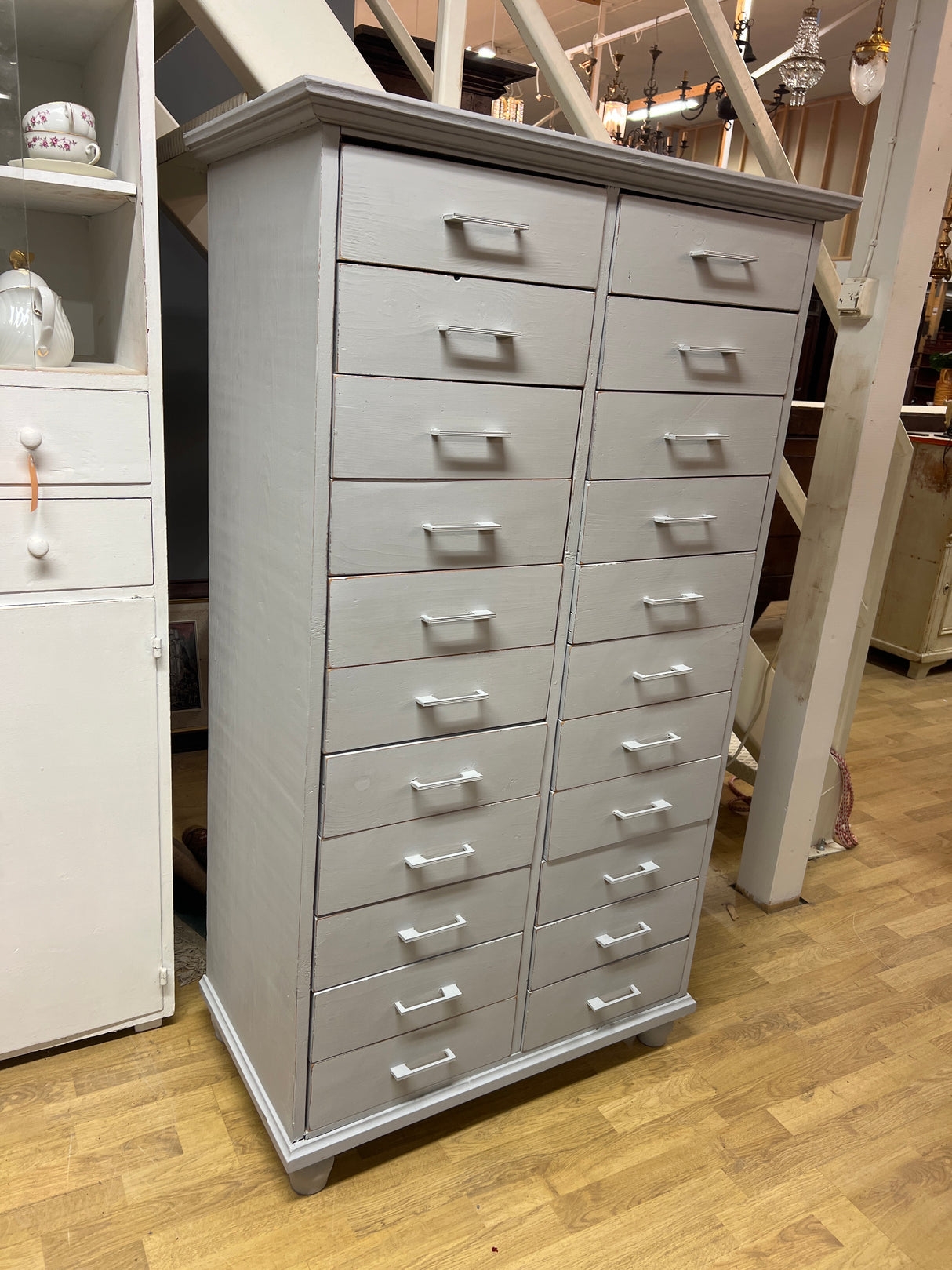 Arkistointi/lokerikko lipasto L. 86,5cm, S. 47cm ja K. 152cm