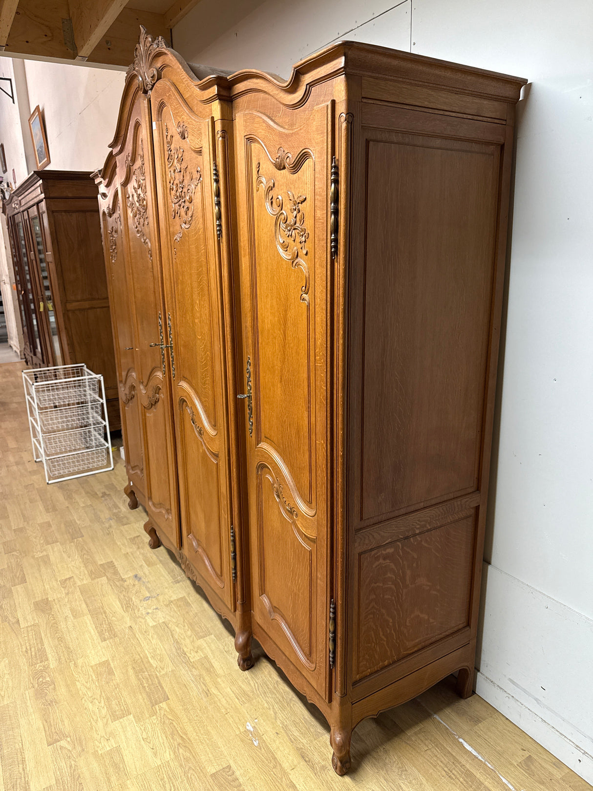 4 ovinen rokokookaappi L.221cm, s,63cm, K.224cm