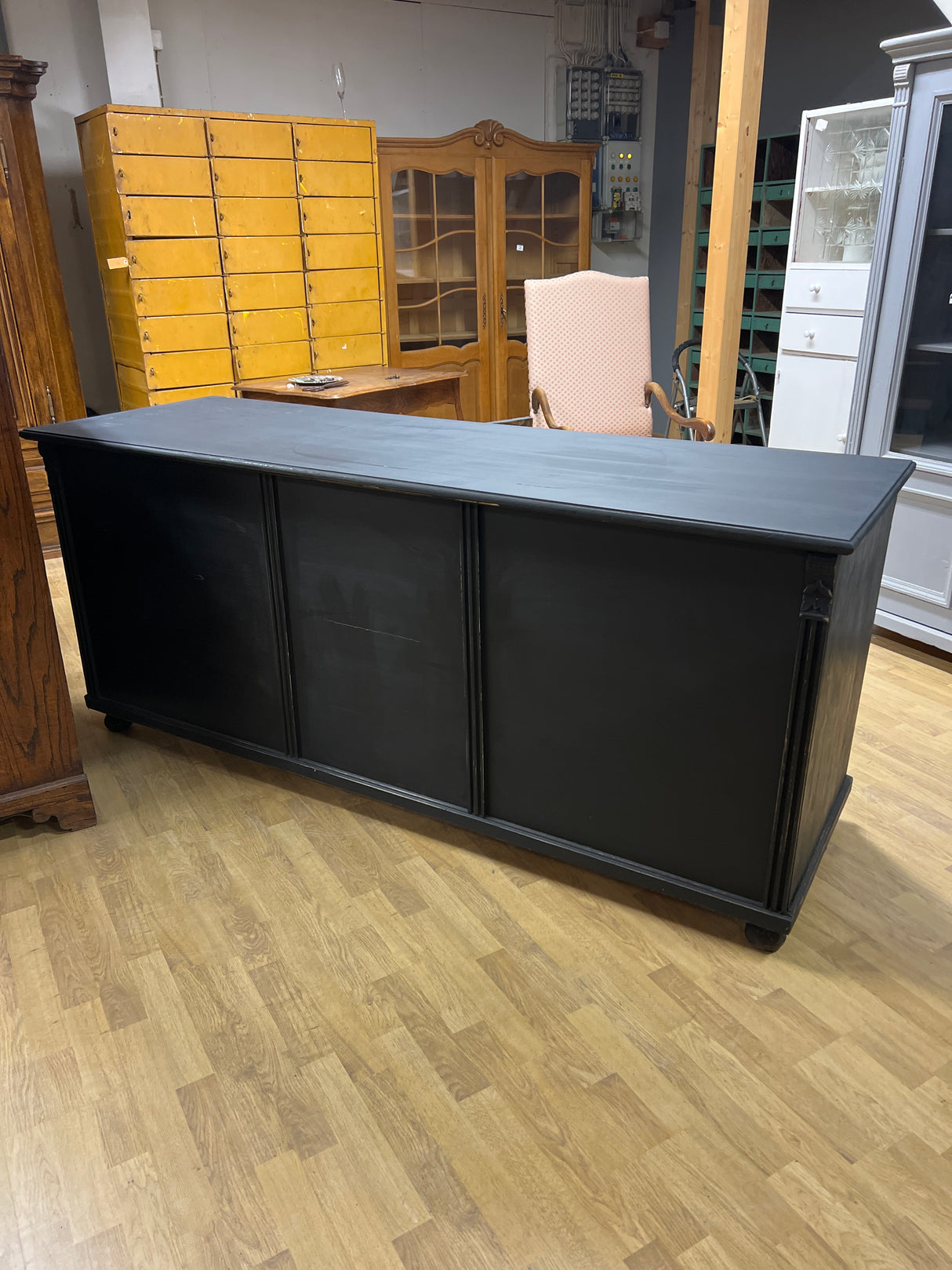 Upea musta senkki/tiski/saareke L.200cm, S.68cm ja K. 85cm