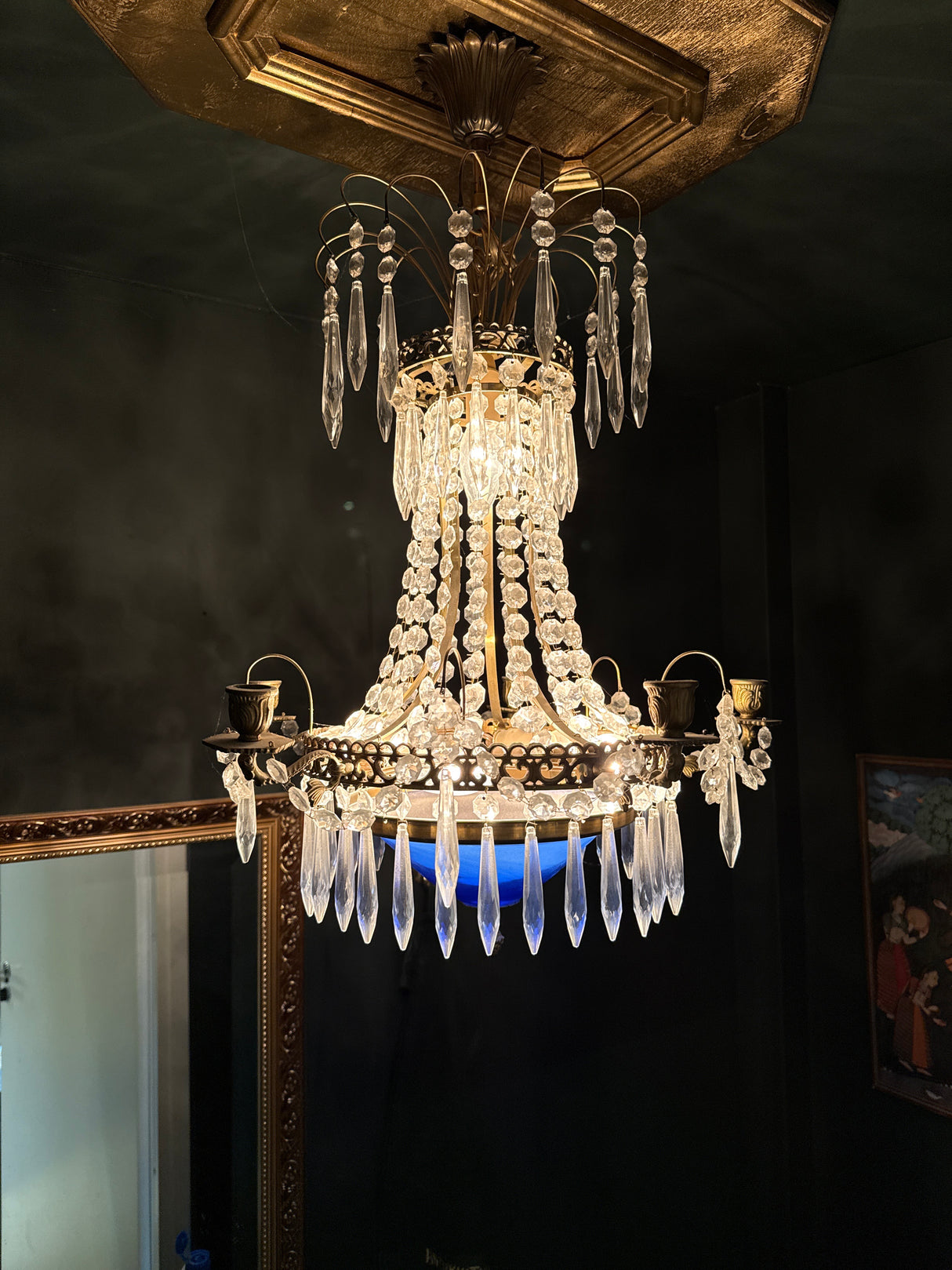 Beautiful old crystal chandelier, H. 57cm (excluding chain) and diameter 45cm.