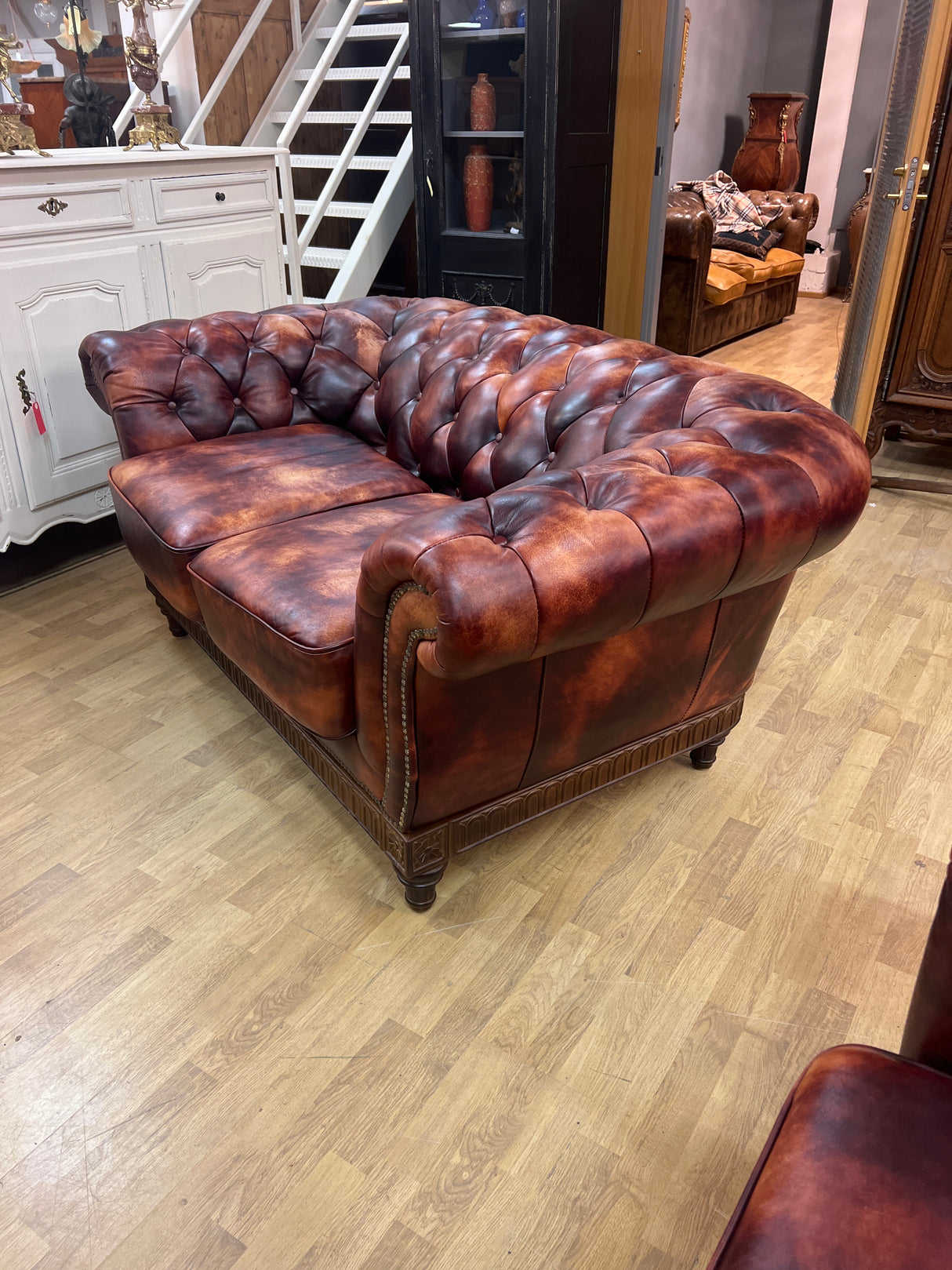 Chesterfield sohva 2-istuttava L. 170cm, S. N.100cm ja K. 76cm