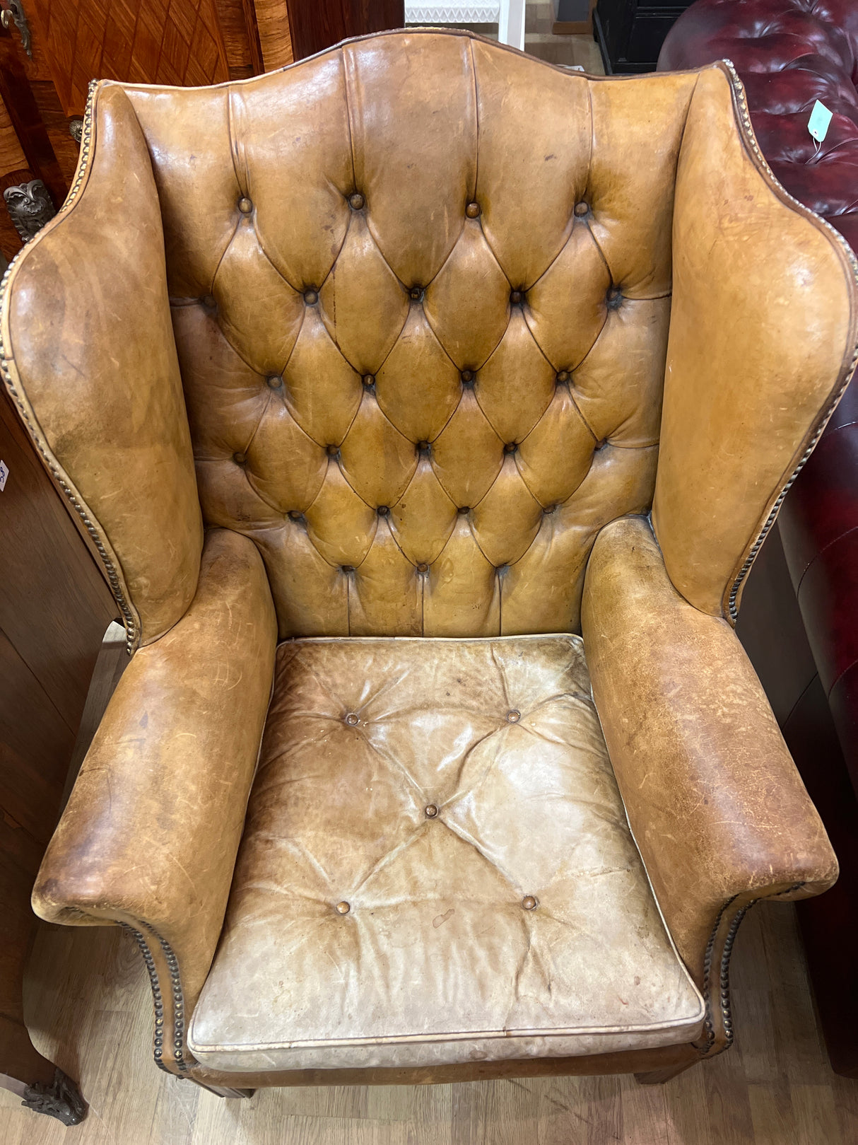 Chesterfield lepotuoli L. 81cm, S. 80cm ja K. 117cm ja istumakorkeus 47cm