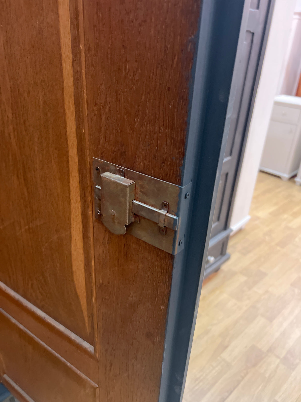 Vaatekaappi L. 135,5cm, S. 62,5cm ja K. 194cm