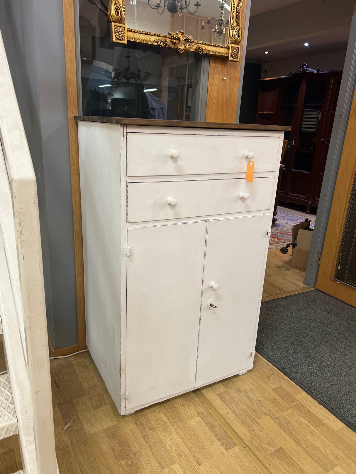 Pieni talonpoikais kaappi kahdella vetolaatikolla L. 73cm, S. 56cm ja K. 120,5cm