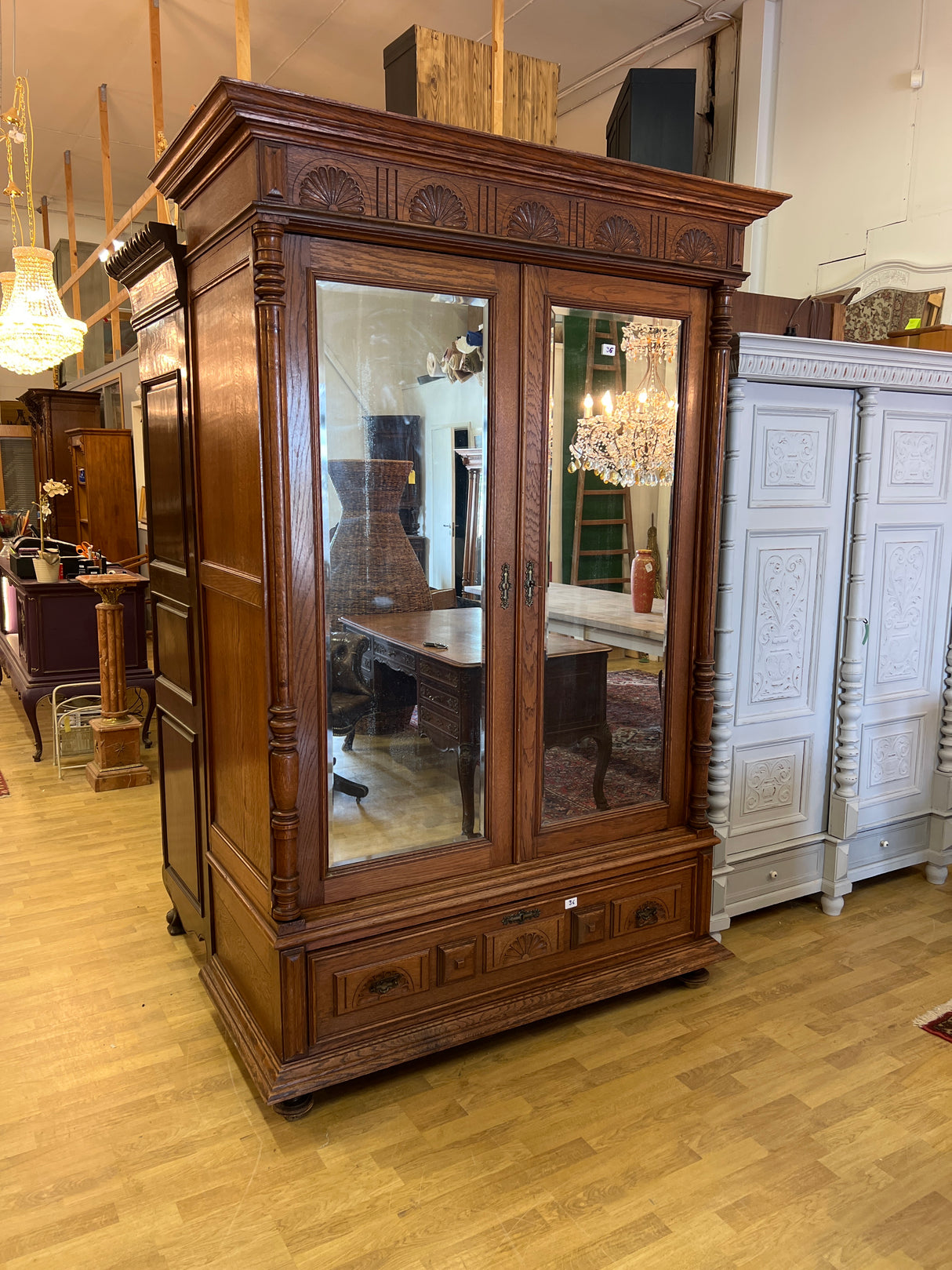 Beautiful oak wardrobe from the 1910s. W. 148cm, D. 68cm, H. 223cm.