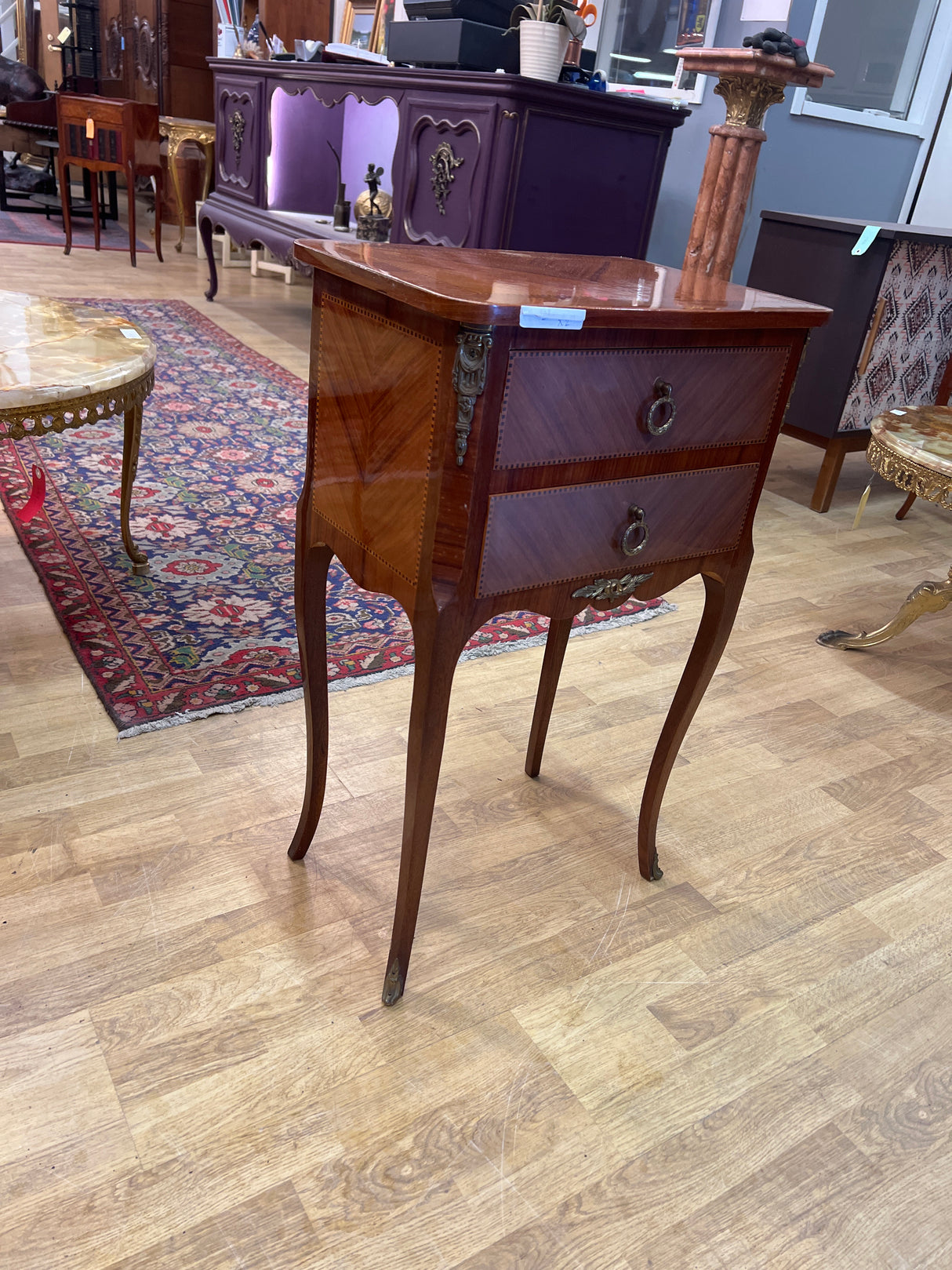 Pieni italialainen lipasto