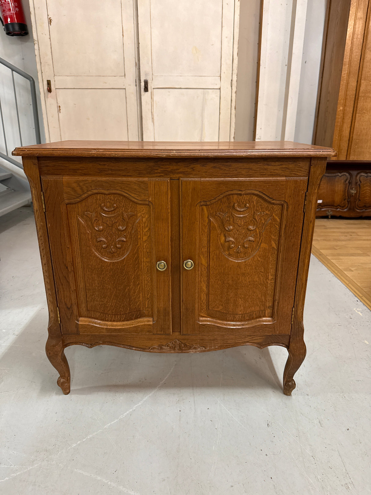 Rokokoo-pikkukaappi L.79.5cm, S.43cm, K.75.5cm