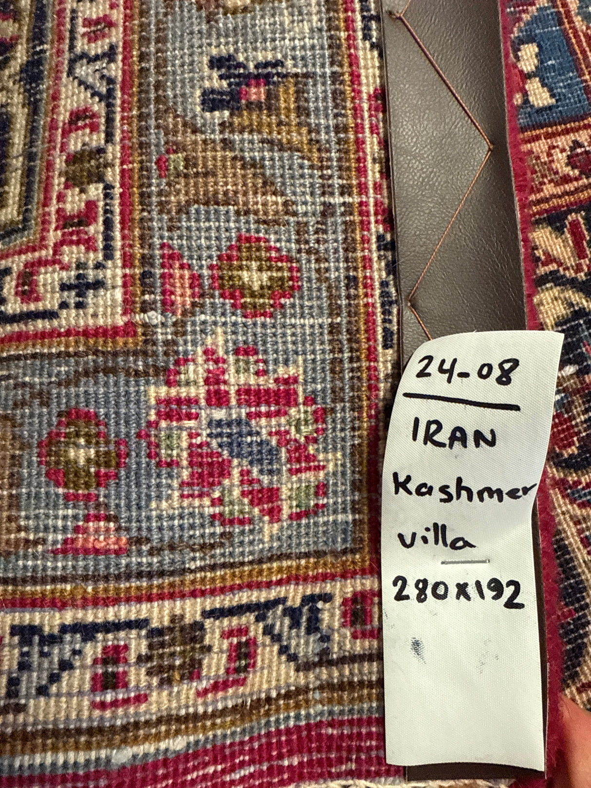 Gorgeous authentic hand-knotted wool rug 280cm x 192cm Kashmer