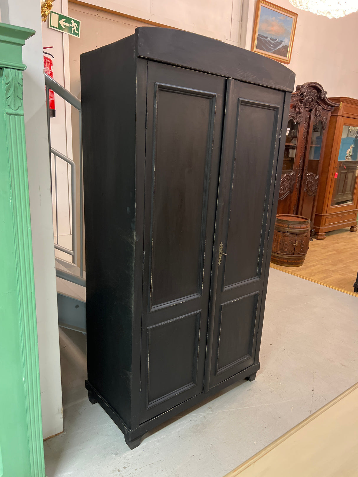 Pieni vaatekaappi L. 94cm, S. 47cm ja K. 181,5cm