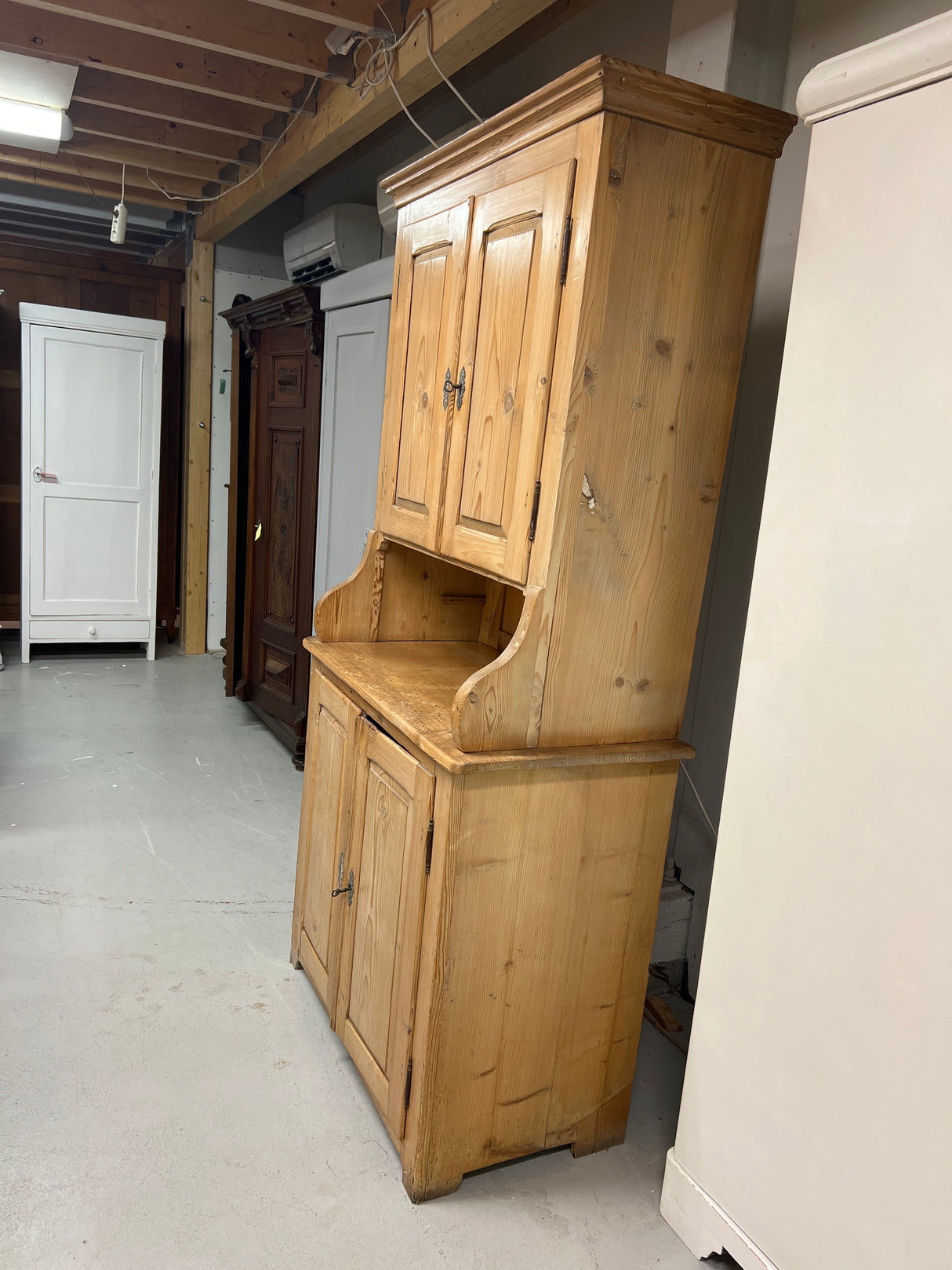 Talonpoikais kaappi L.95cm, S. 48cm ja K. 191cm.