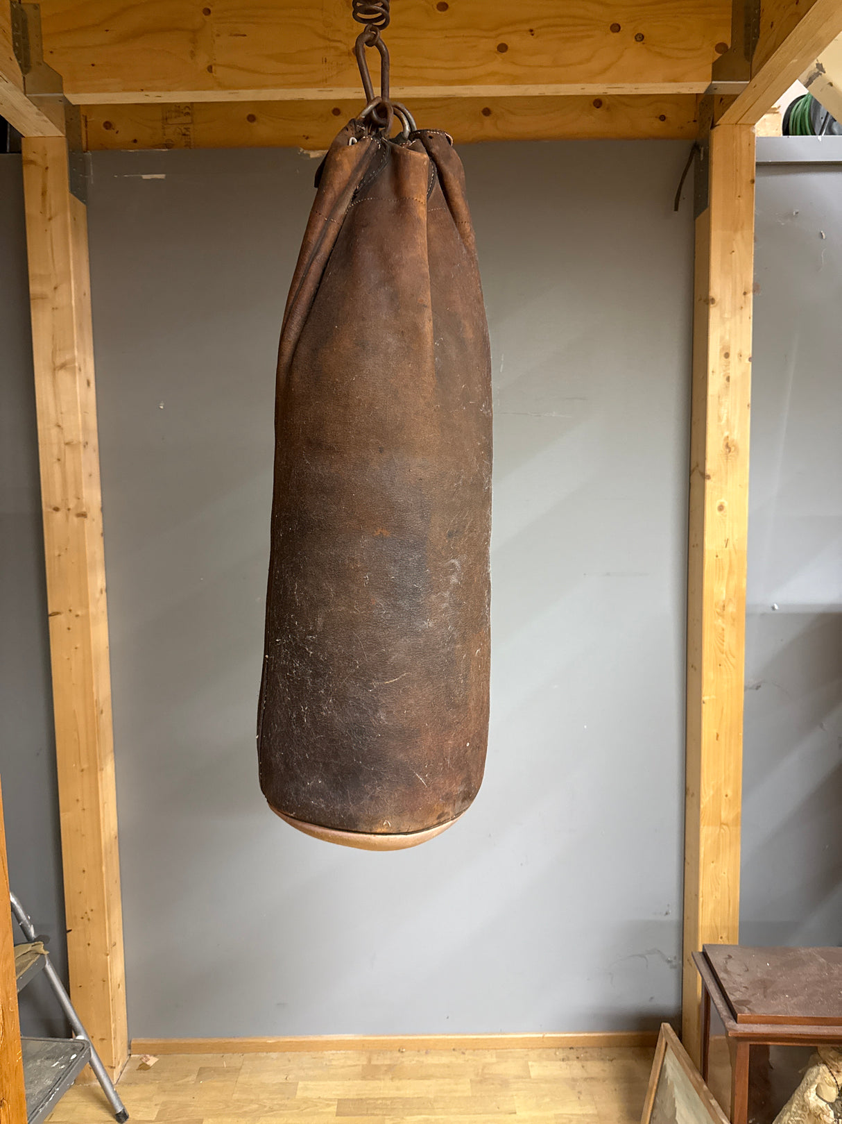 Antiikkinen nyrkkeilysäkki k.93cm, h.30cm