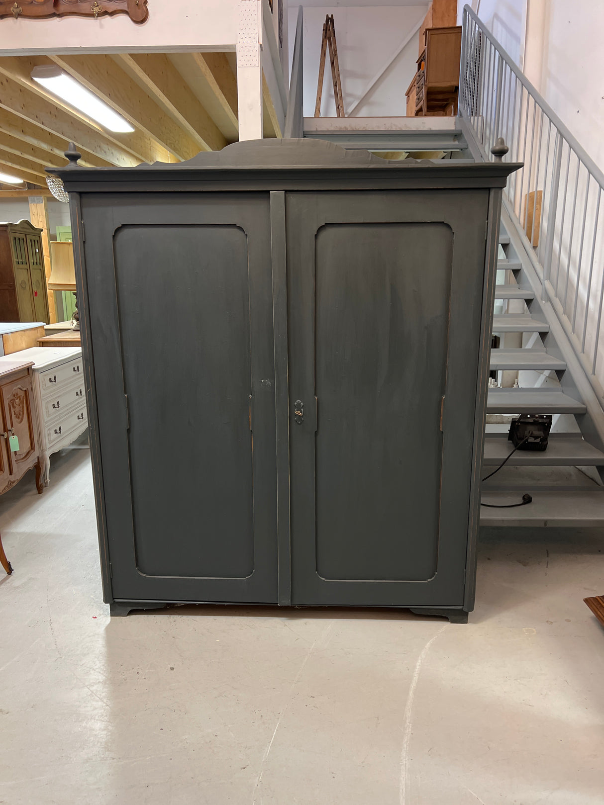 Hieno talonpoikais vaatekaappi L.141,5cm, S. 50,5cm ja K. 163cm