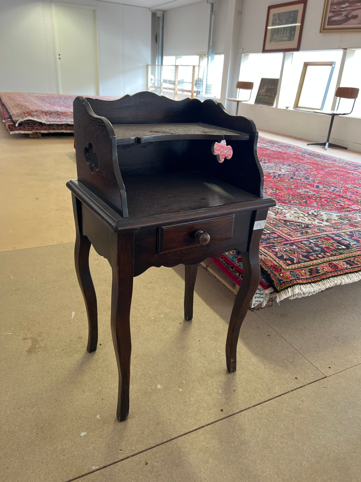 Yöpöytä / pikkulipasto