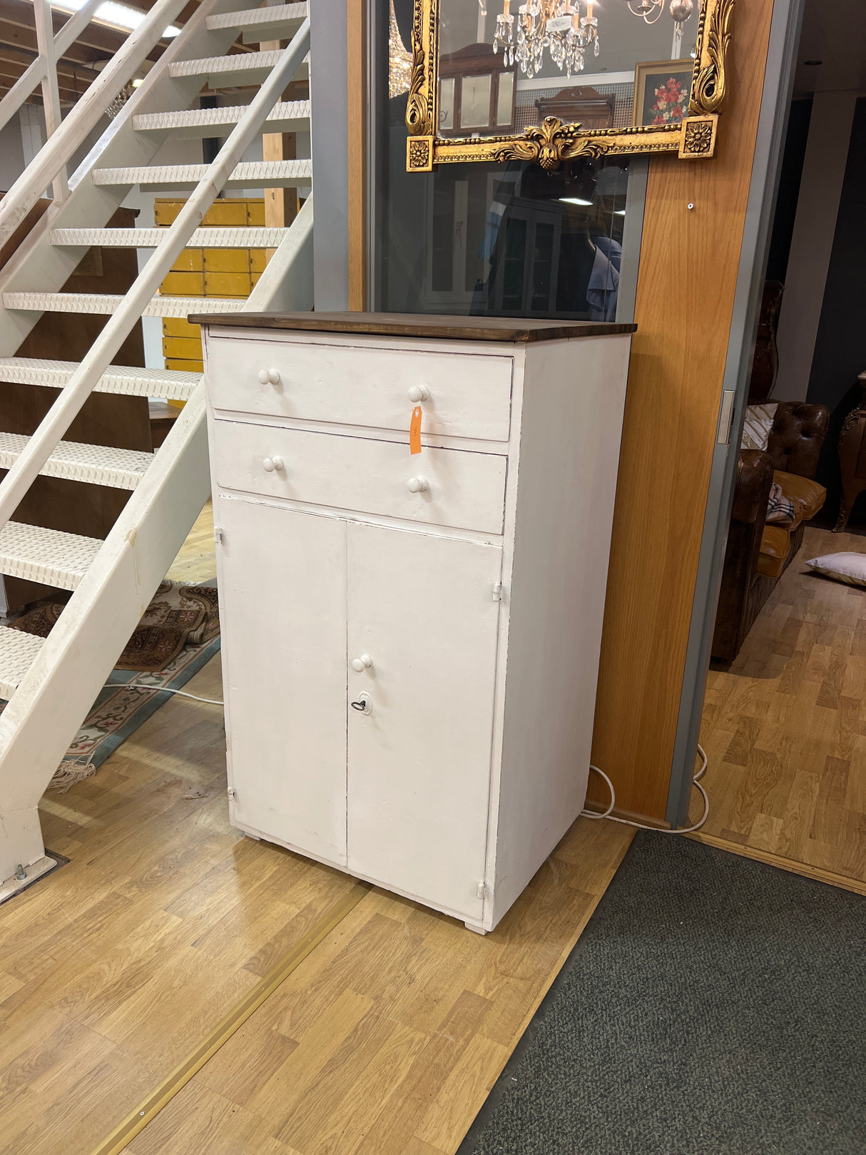 Pieni talonpoikais kaappi kahdella vetolaatikolla L. 73cm, S. 56cm ja K. 120,5cm