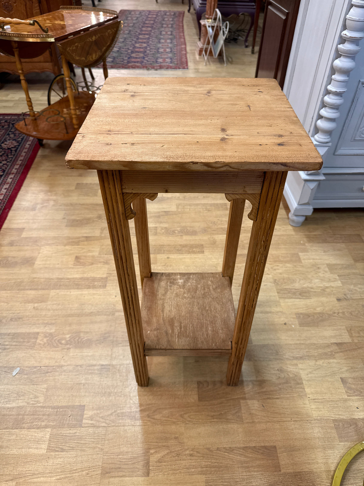 Talonpoikais kukkapöytä