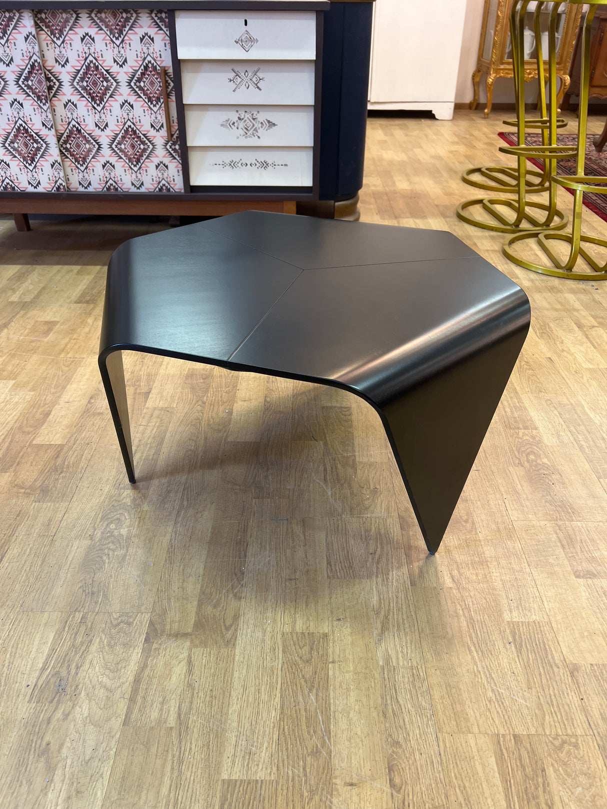 Ilmari Tapiovaaran Trienna-pöytä