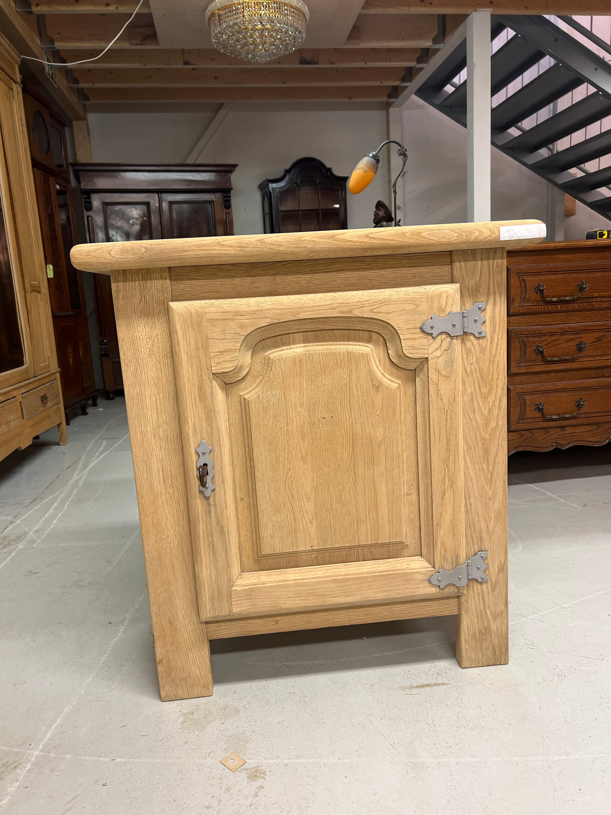 Oak chest of drawers