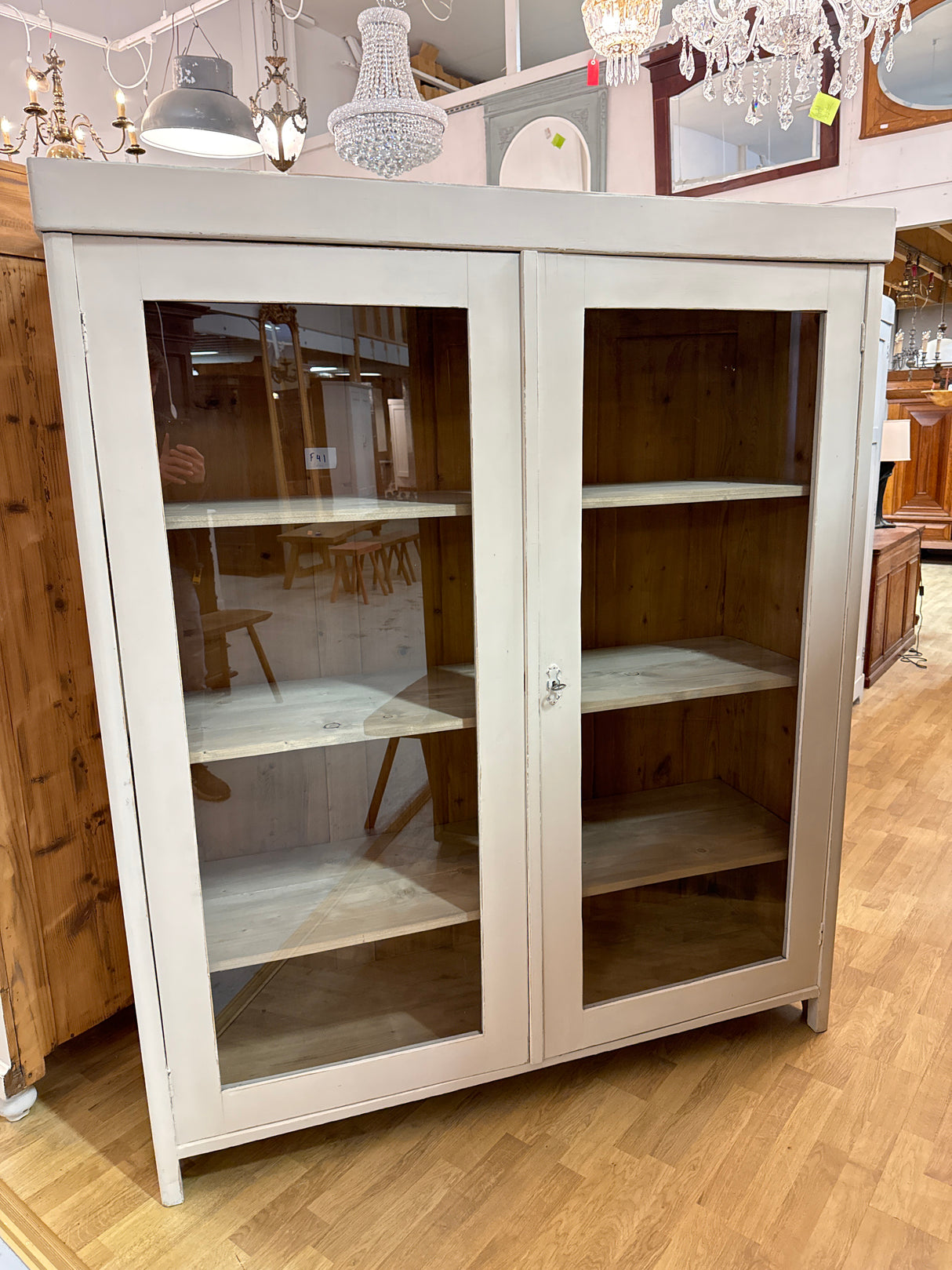 Beige vitriini L.153cm,S.51cm,K.181cm