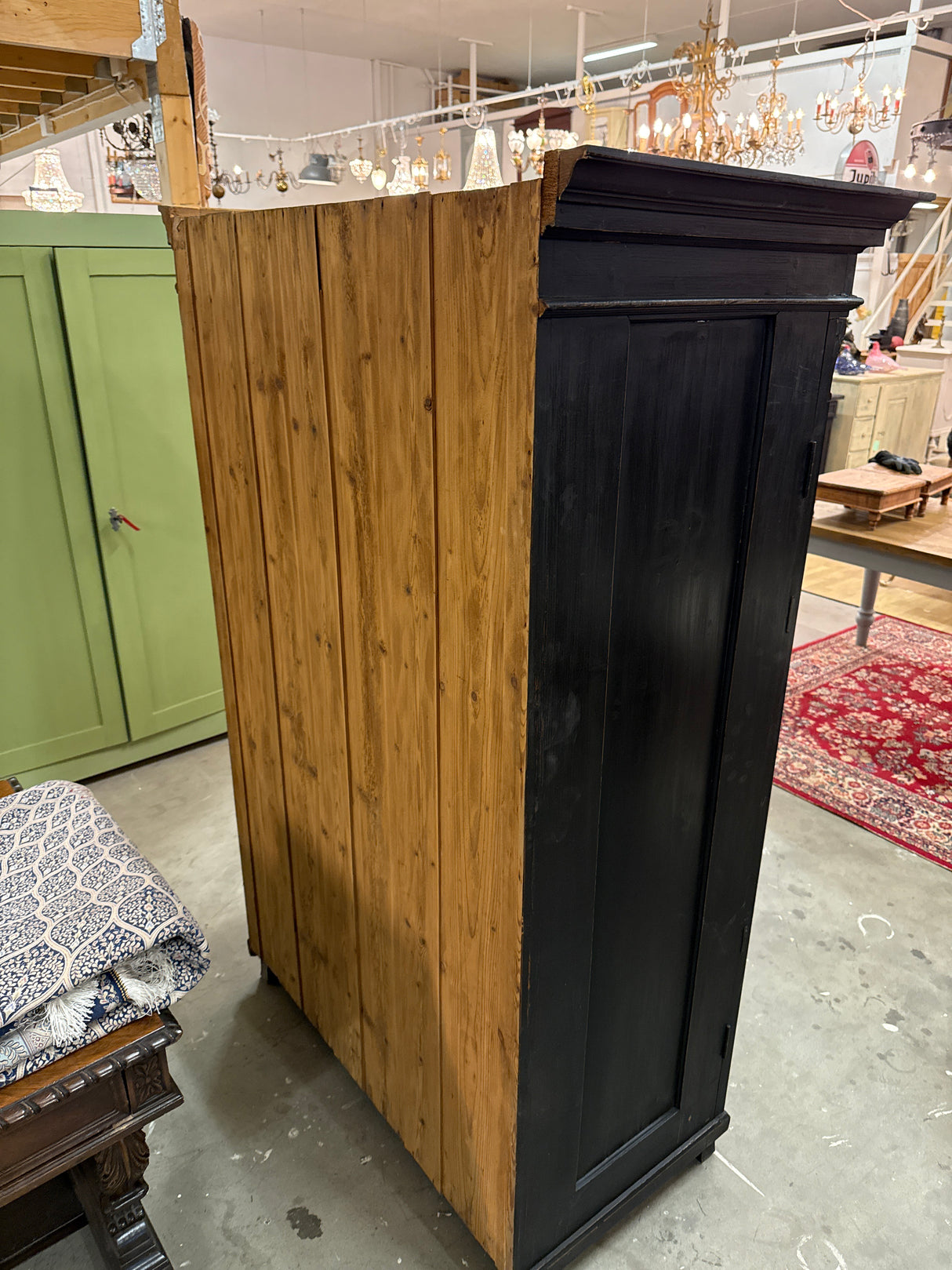 Black peasant cabinet W. 121.5cm, D,65cm, H. 185cm
