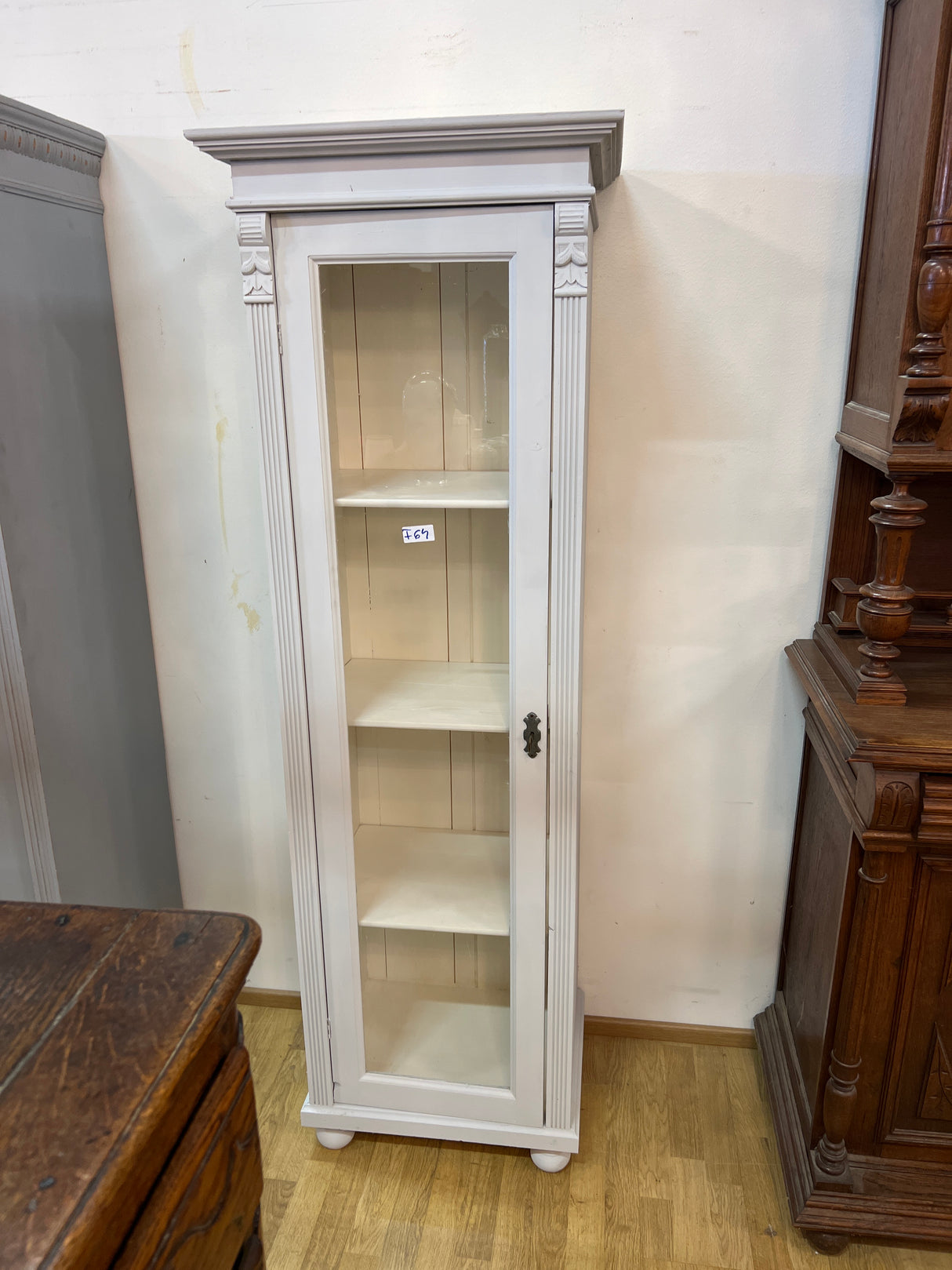 Pillar display case