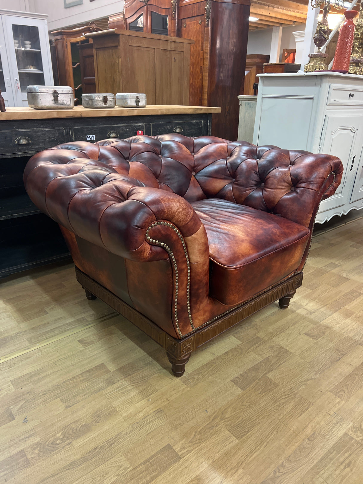 Upea chesterfiend lepotuoli L.125cm, S. N.100cm ja K. 76cm