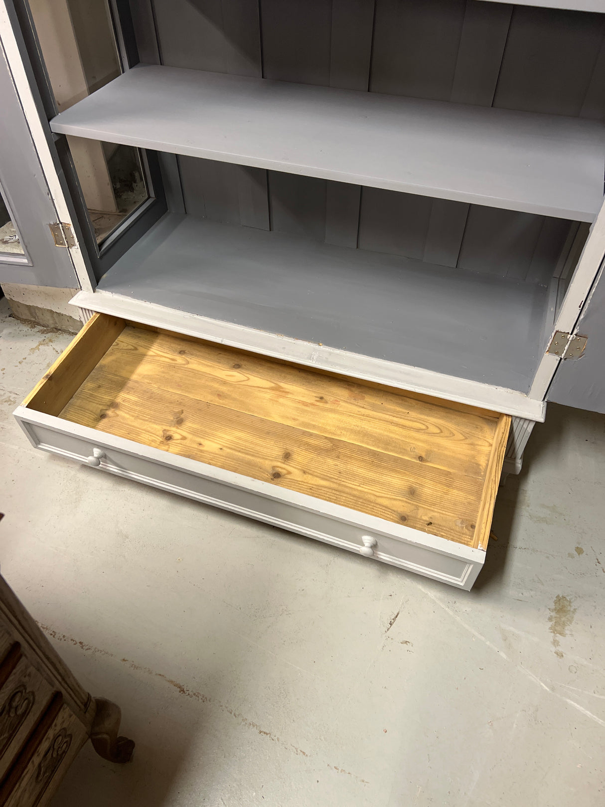 Beautiful, spacious display cabinet. W. 131.5cm, D. 57.5cm, H. 196cm