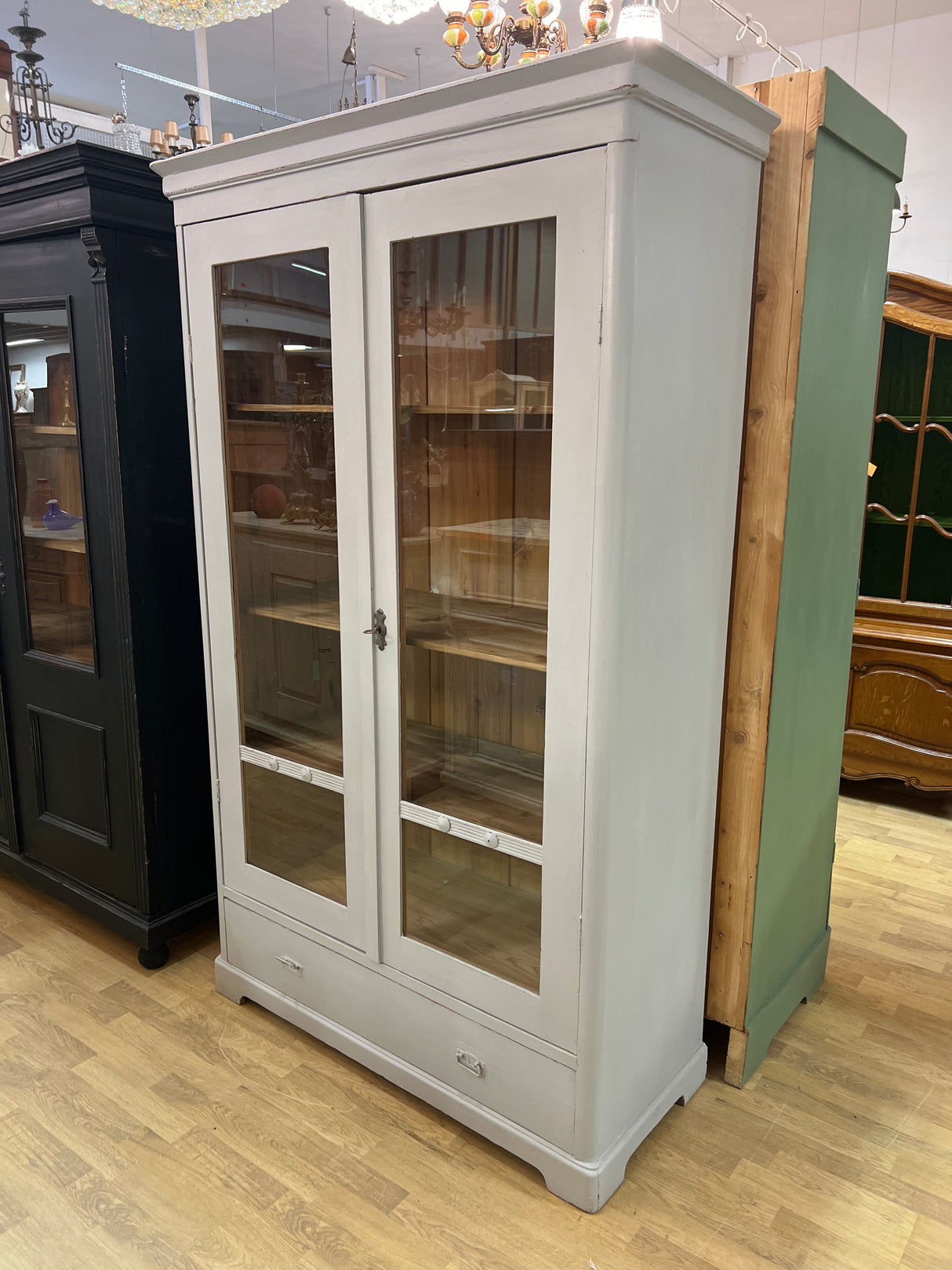 Rustic display cabinet L. 113.5cm, D. 47.5cm and H. 187cm.