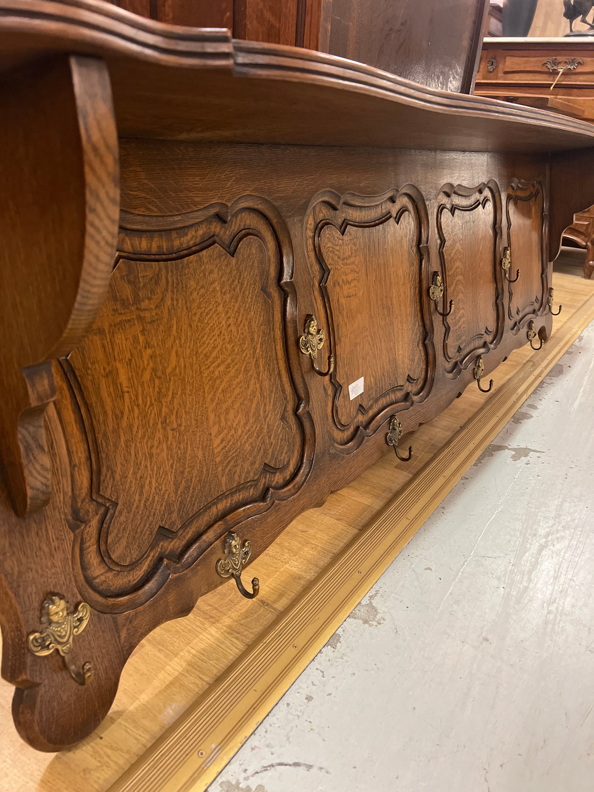 Tamminen seinänaulakko L. 175cm, S. 22cm ja K. 51cm