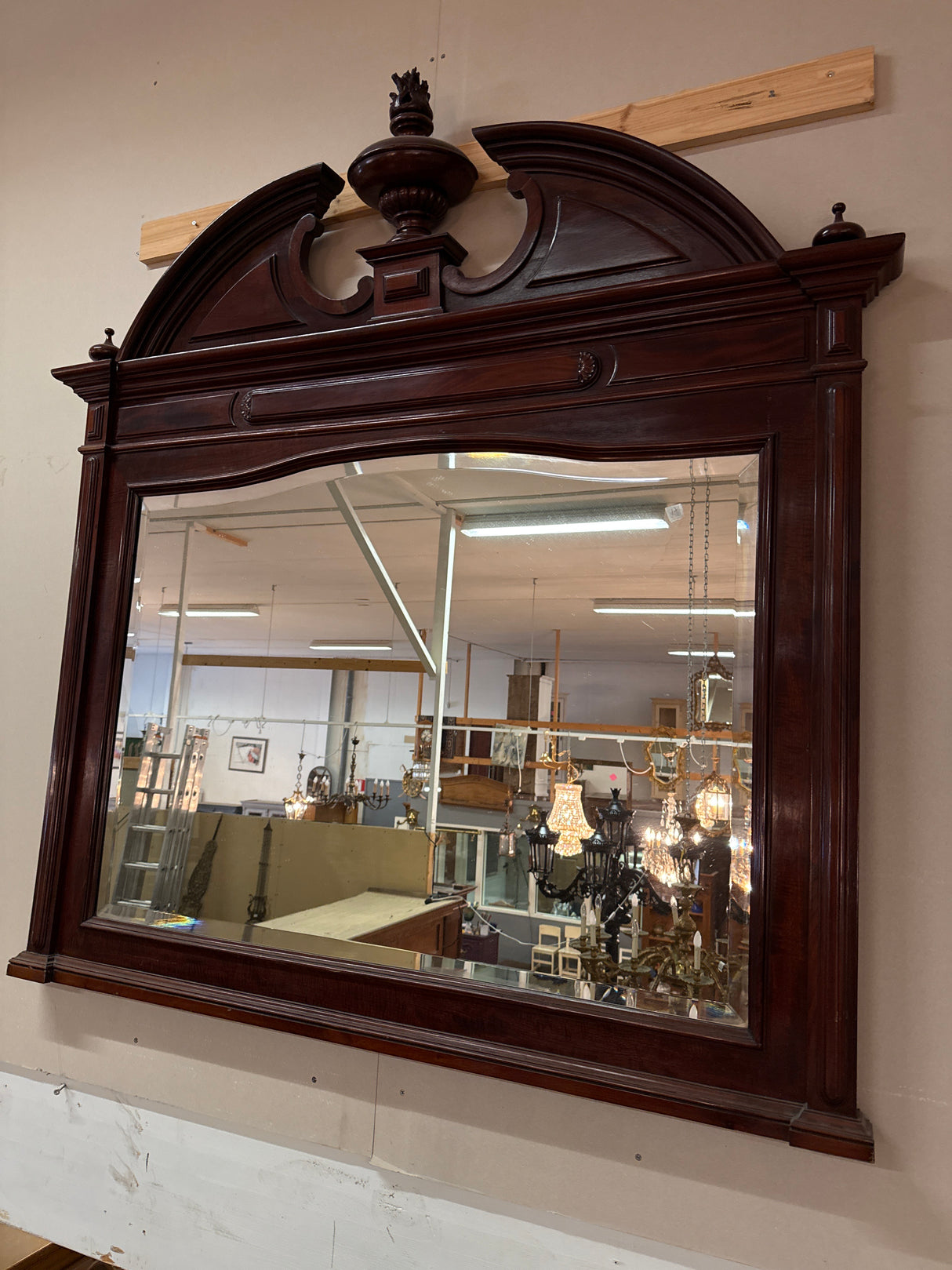 Erittäin kaunis empire-peili