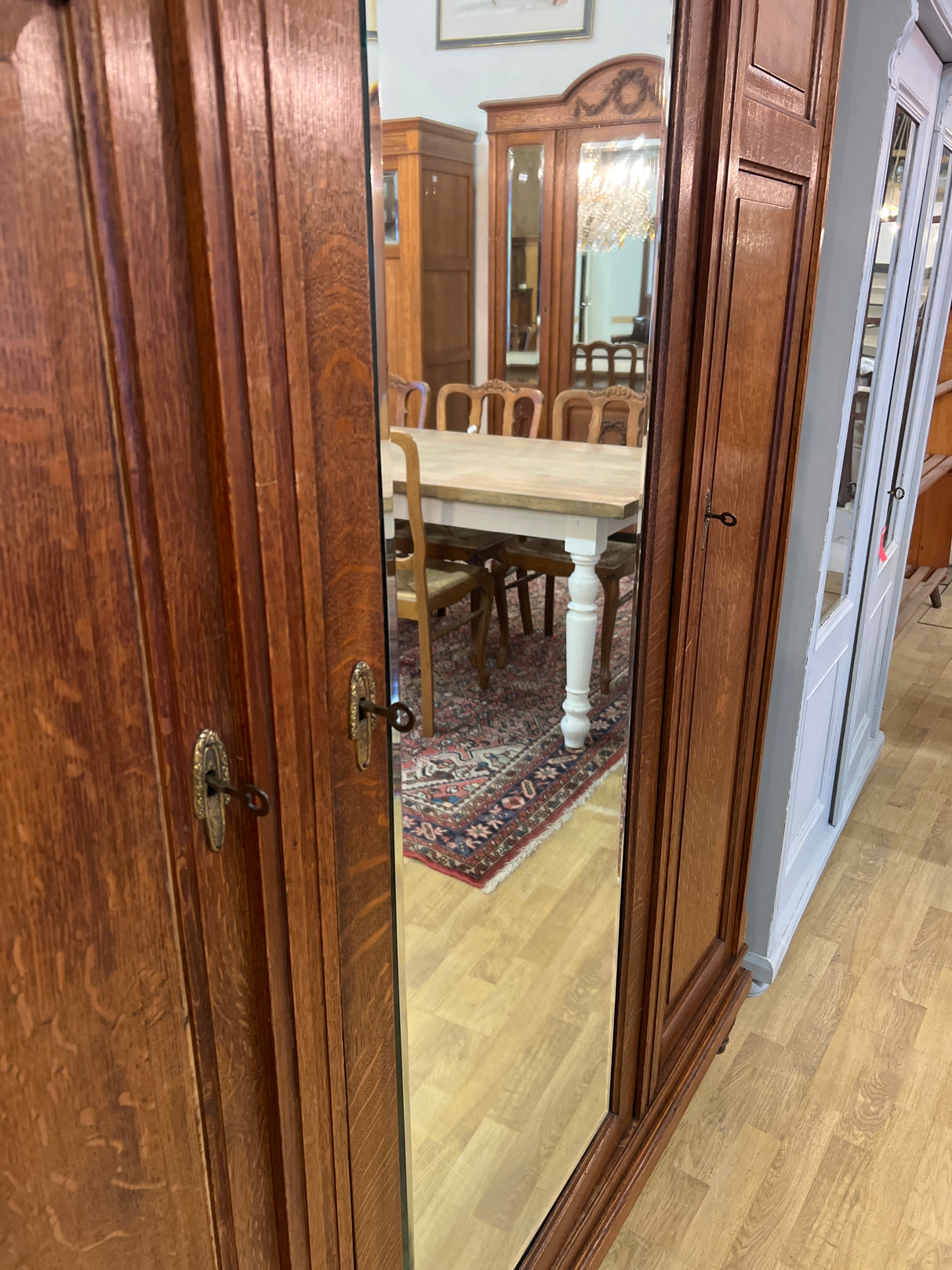 Jugend vaatekaappi L. 153cm, S. 56,5cm ja K. 202cm