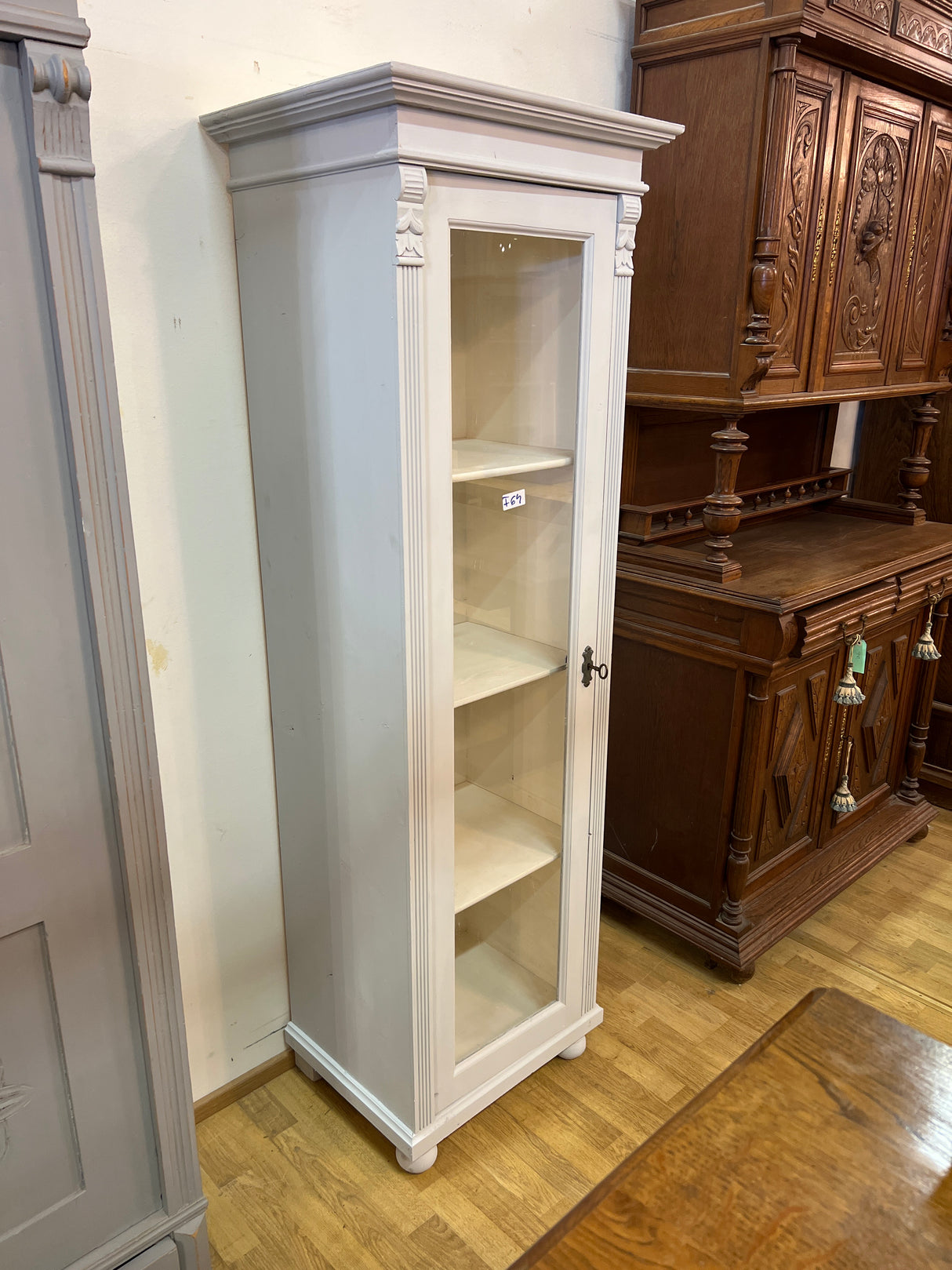 Pillar display case