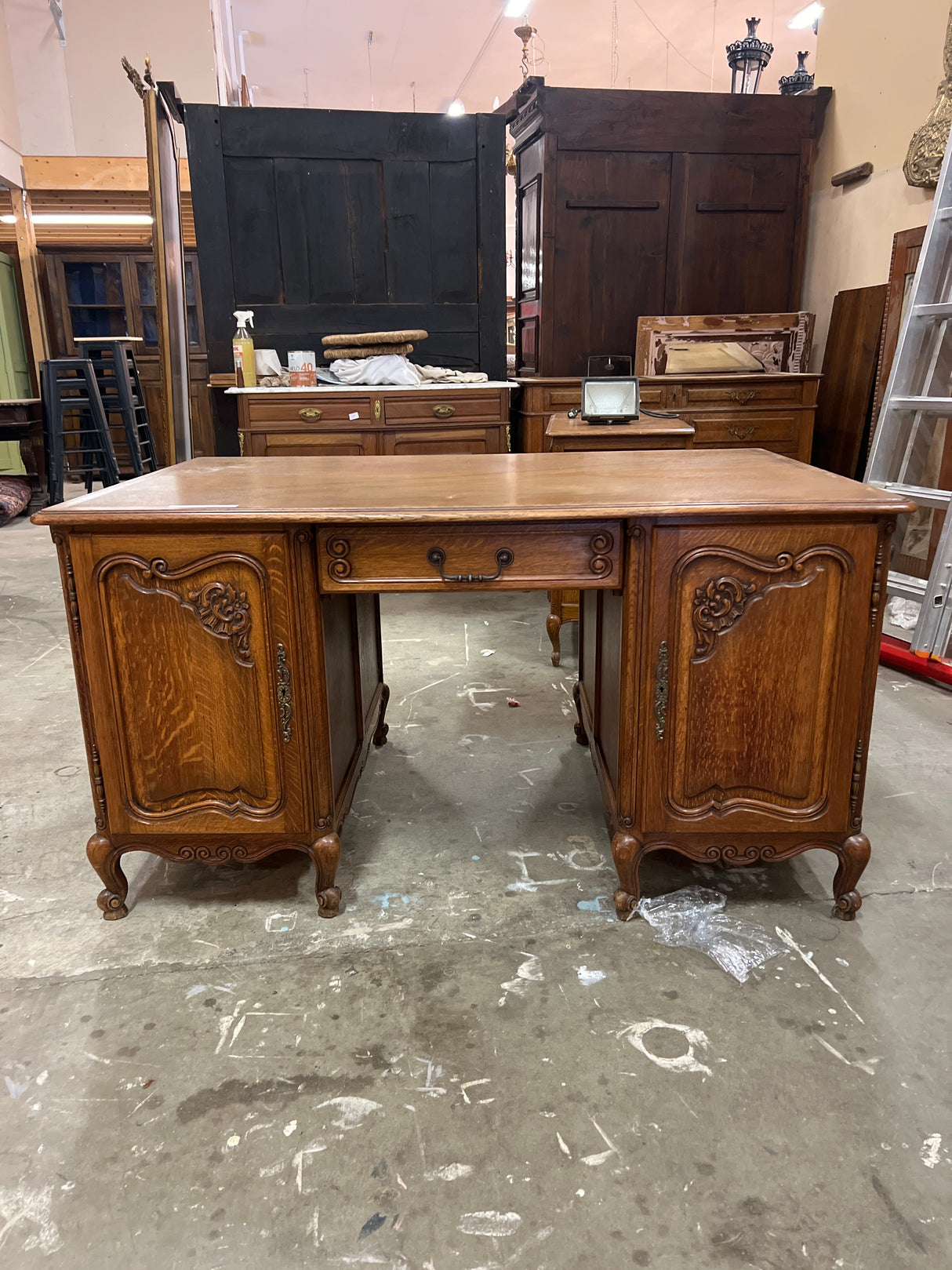 Rokokoo kirjoituspöytä L. 140cm, S. 90cm ja K. 75cm