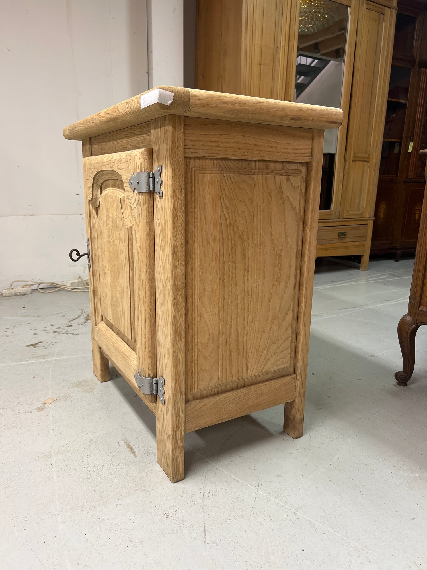 Oak chest of drawers