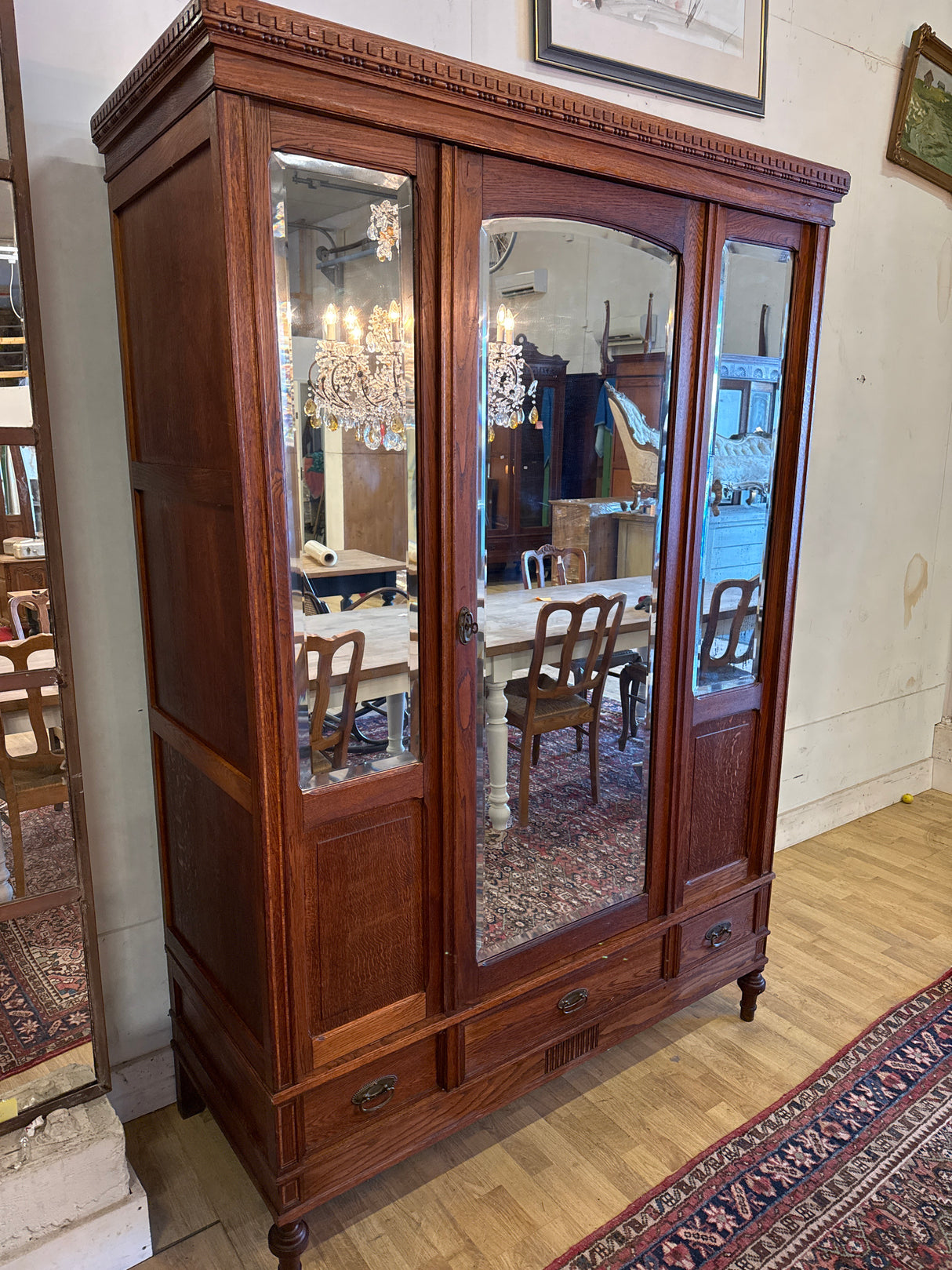 Upea Jugend-vaatekaappi L.145cm, S.62cm, K.212cm