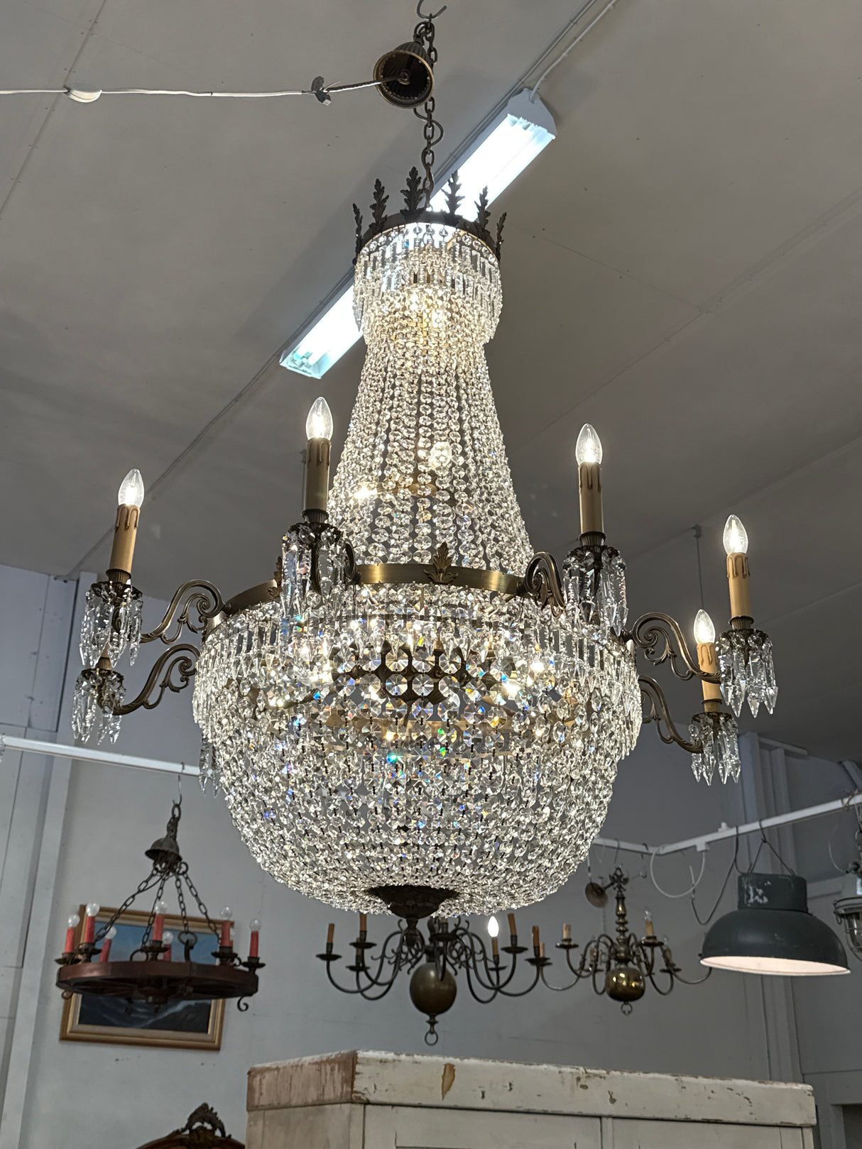Large domestic crystal lamp