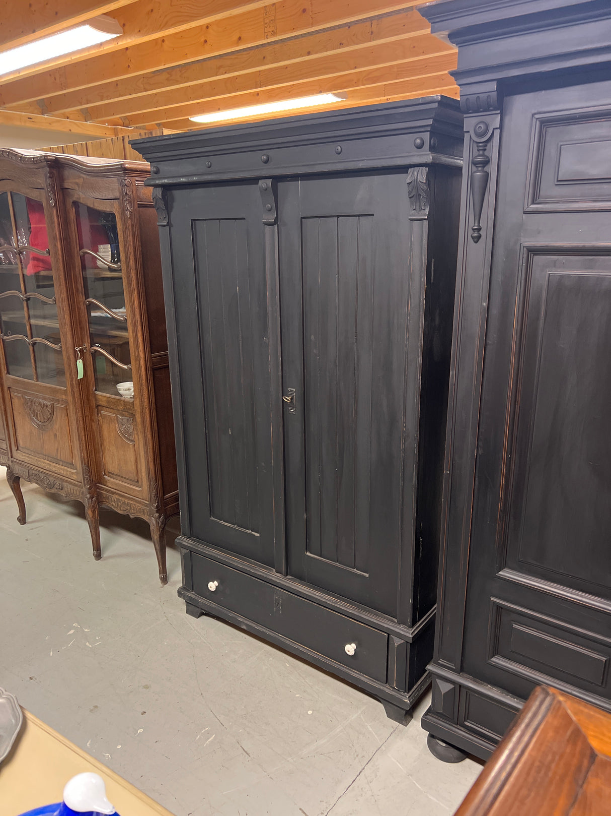 Black wardrobe W. 107.5cm, D. 55cm and H. 173.5cm.