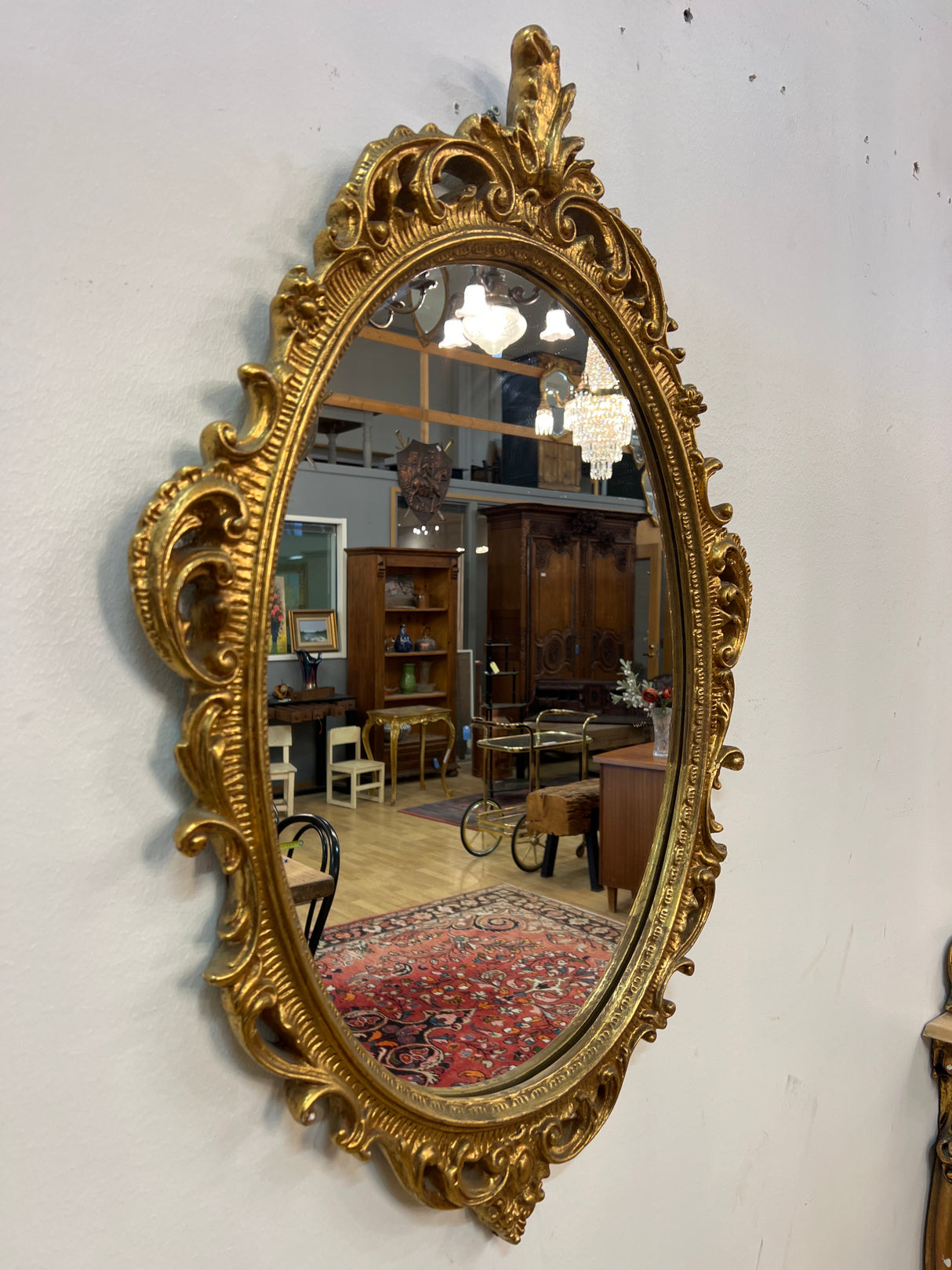 Fine gold-framed mirror L. 58cm and H. 86cm