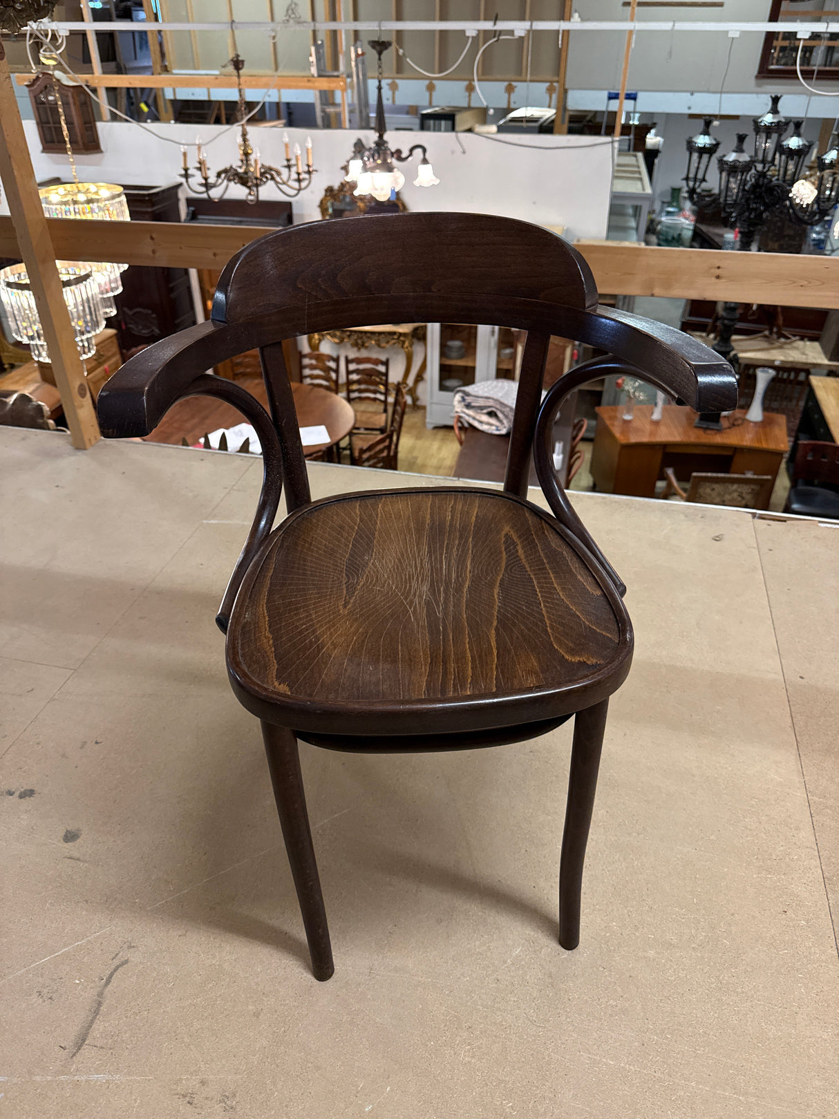 Upea thonet tyylinen ruokatuoli L.54cm, S.45cm, K.77cm