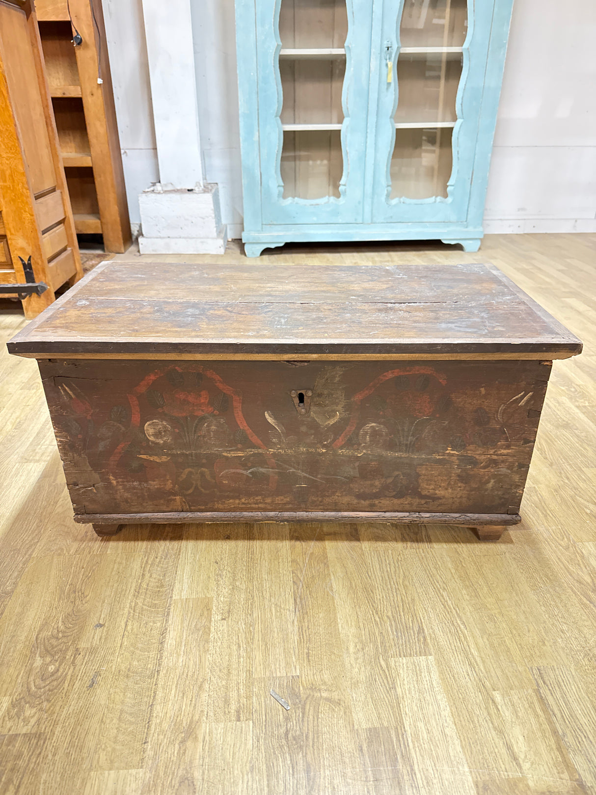 Upea arkku 1800-luvulta L.83cm, S.45cm, K.40cm