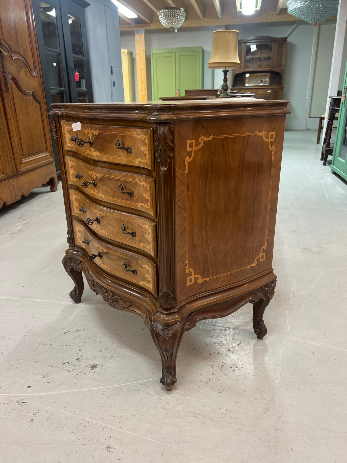 Super lipasto italiasta L. 69,5cm, S. 45,5cm ja K. 78cm