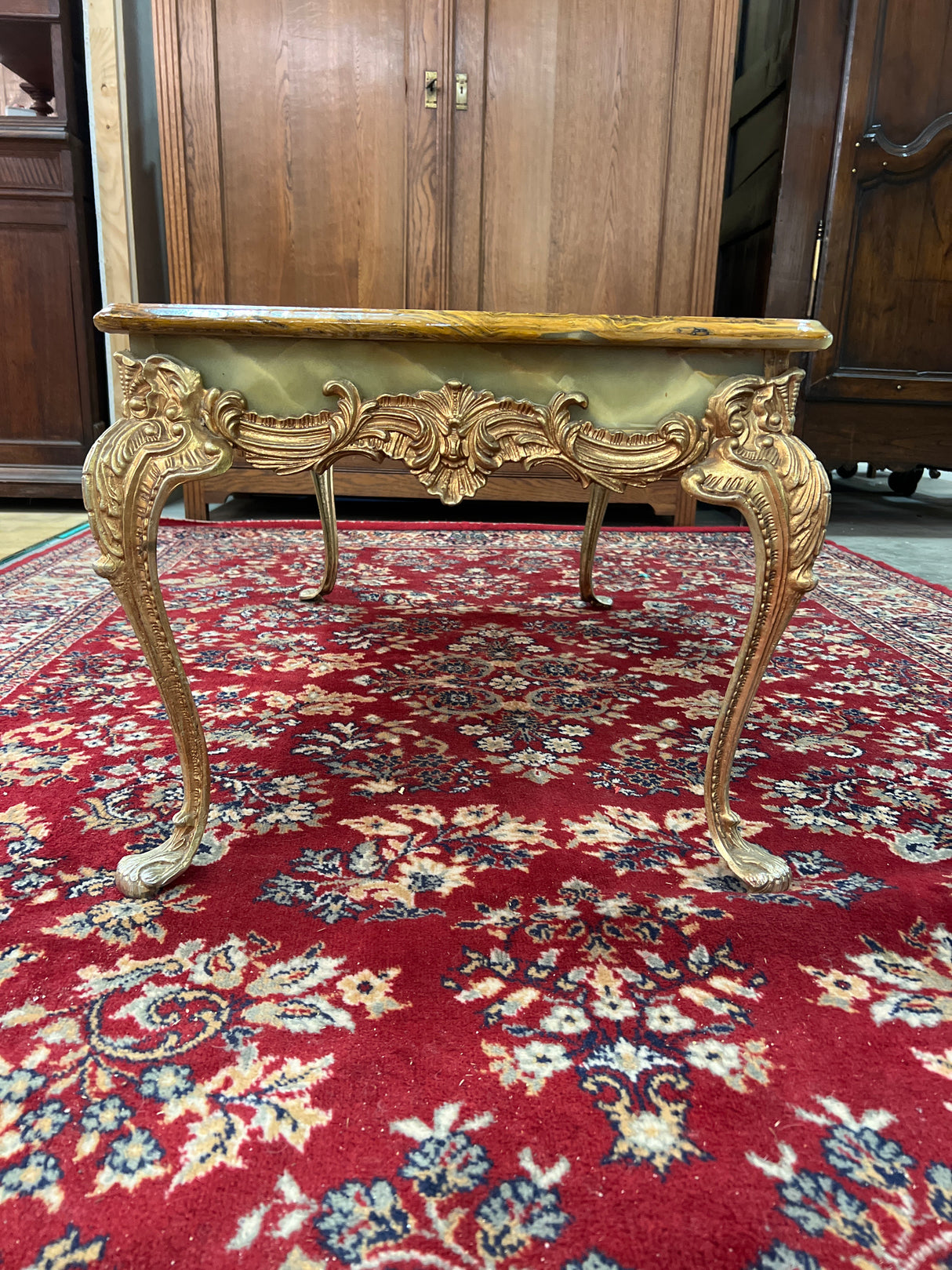 Rokokoo-sohvapöytä marmoria ja pronssia