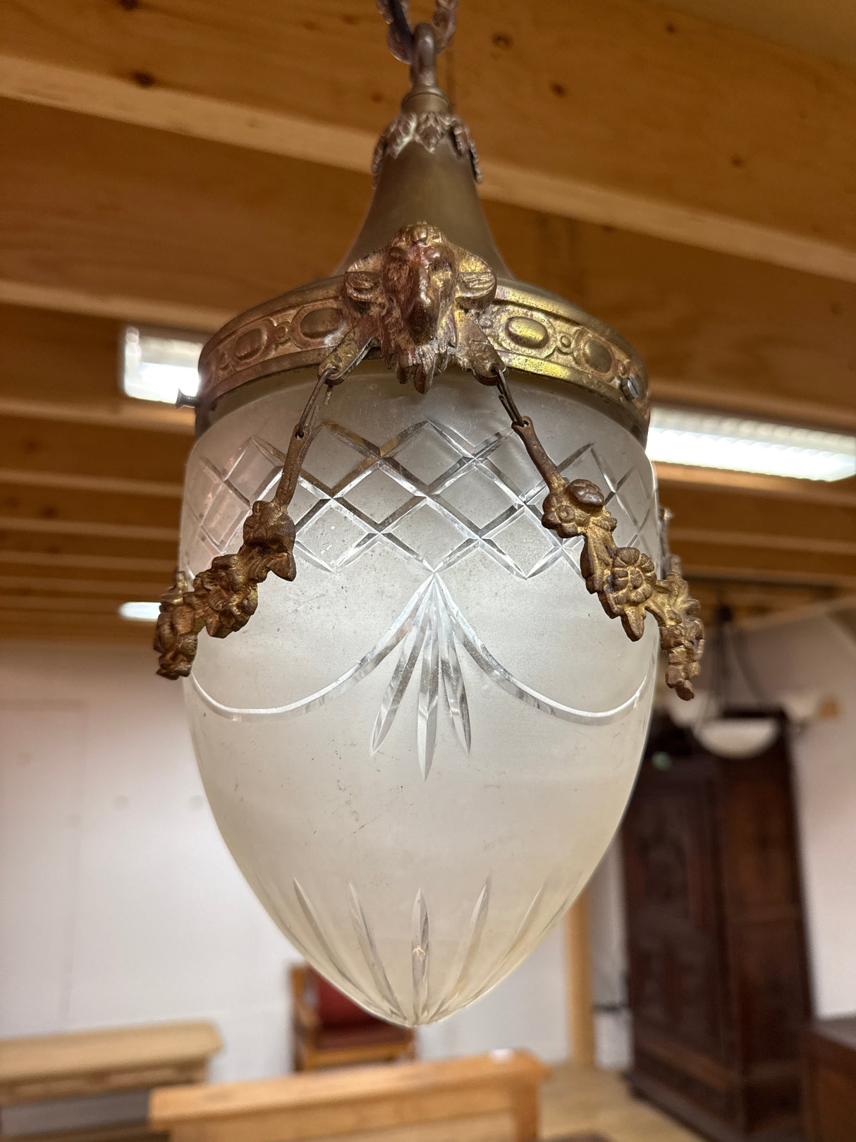 Kaunis pieni empire-valaisin