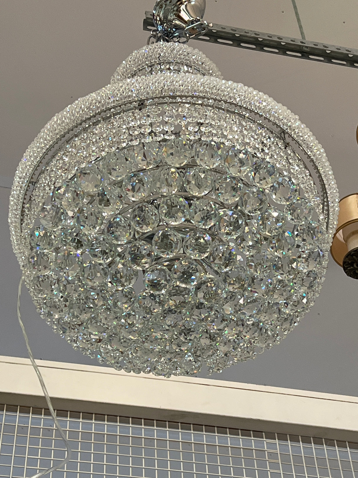 Kromirunkoinen kristallikruunu, halkaisija 50cm