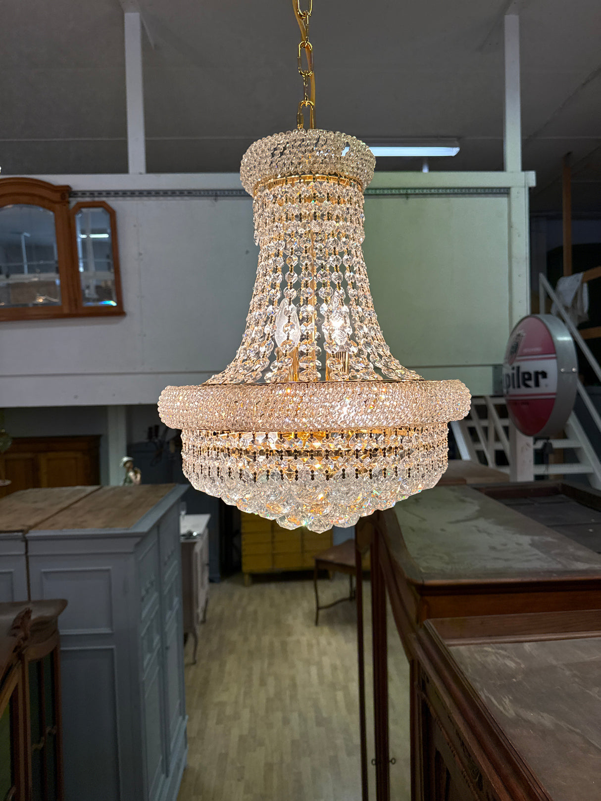 Upea pussikruunu kullanvärisellä rungolla. Halkaisija 40cm