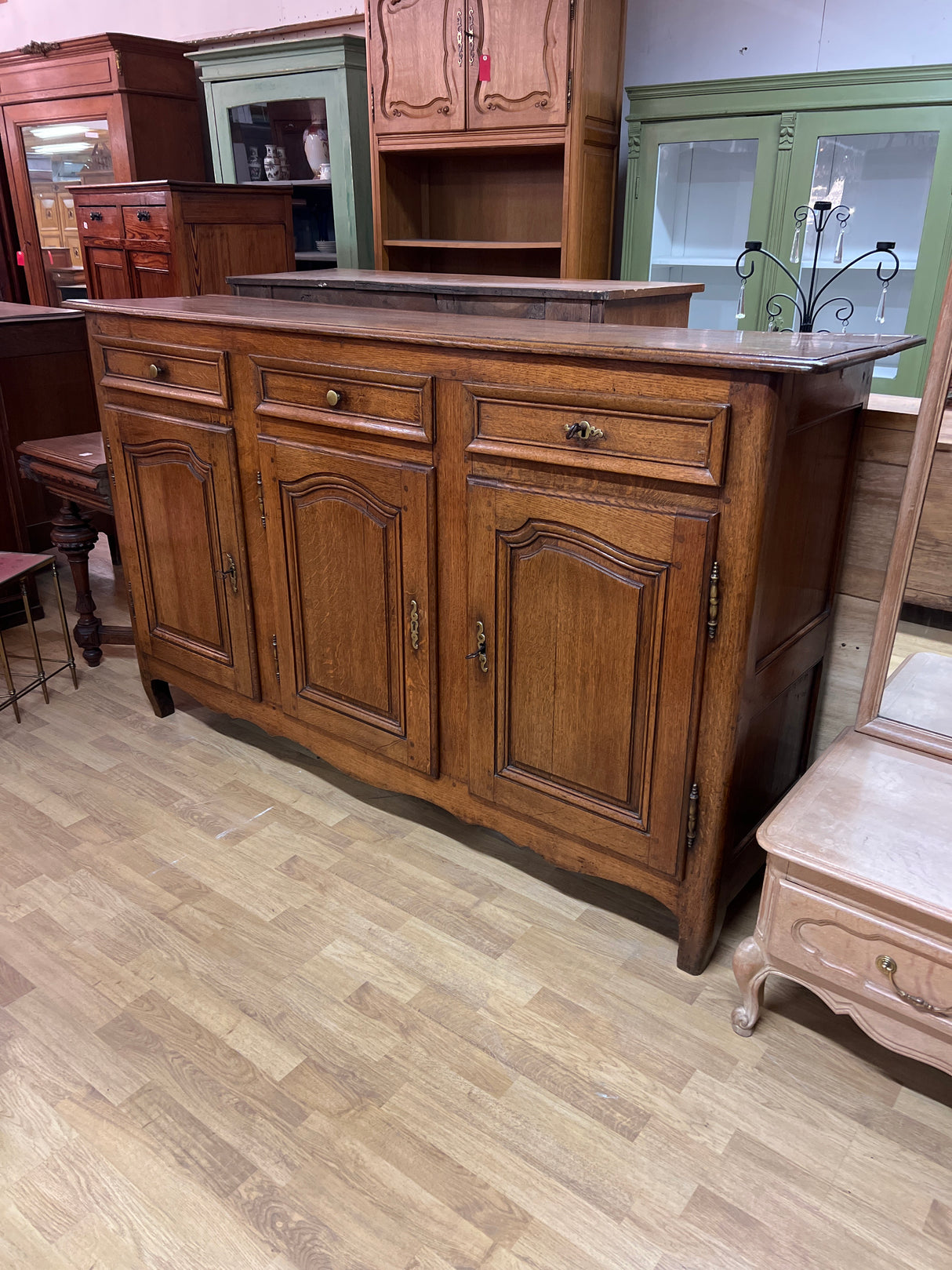 Tamminen senkki 1800-luvun lopulta L. 193cm, S. 48,5cm ja K. 114cm