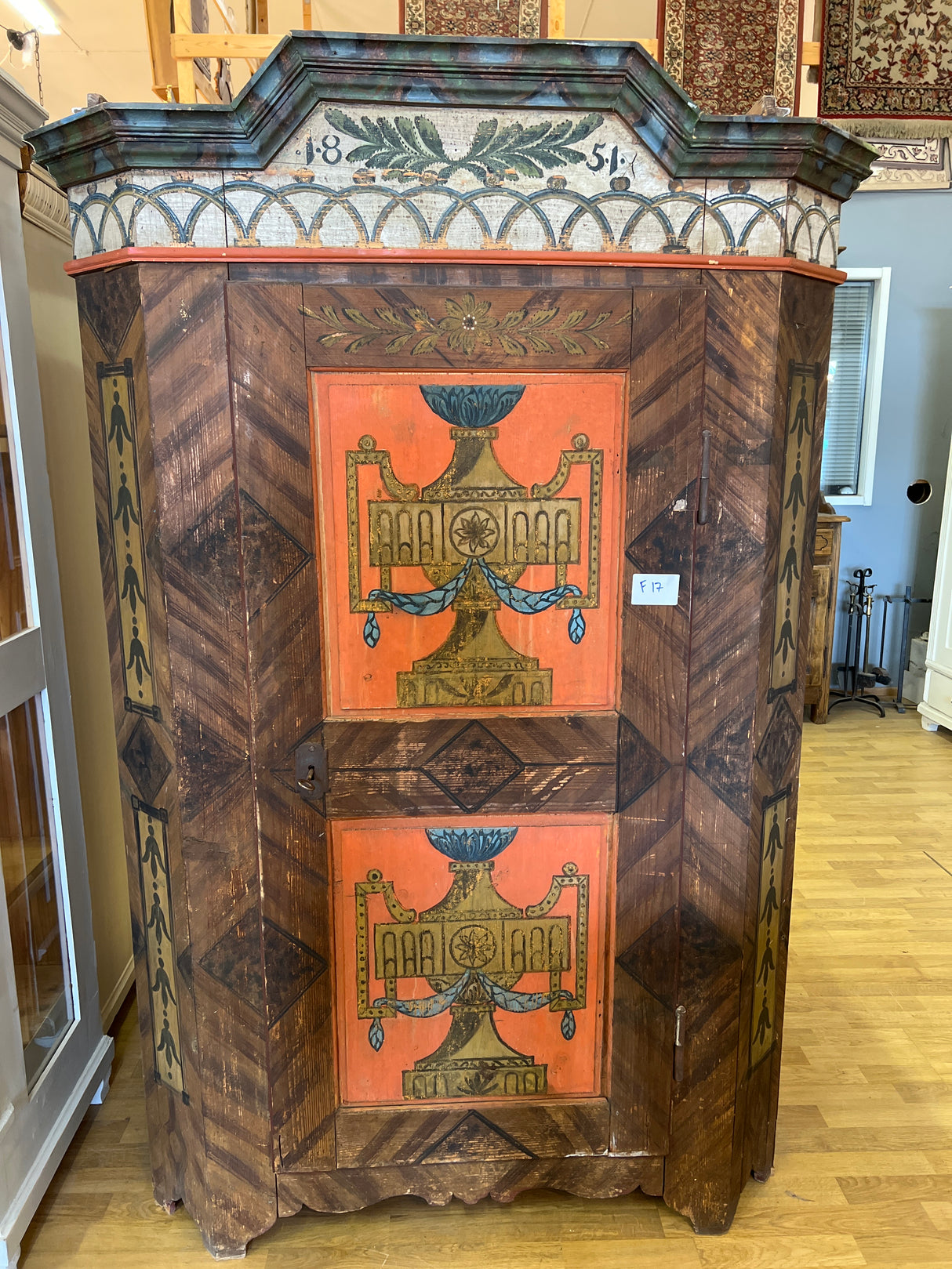 Huikean hieno vaatekaappi 1851-luvulta Unkarista😍 L. 121cm, S. 51cm ja K. 182,5cm