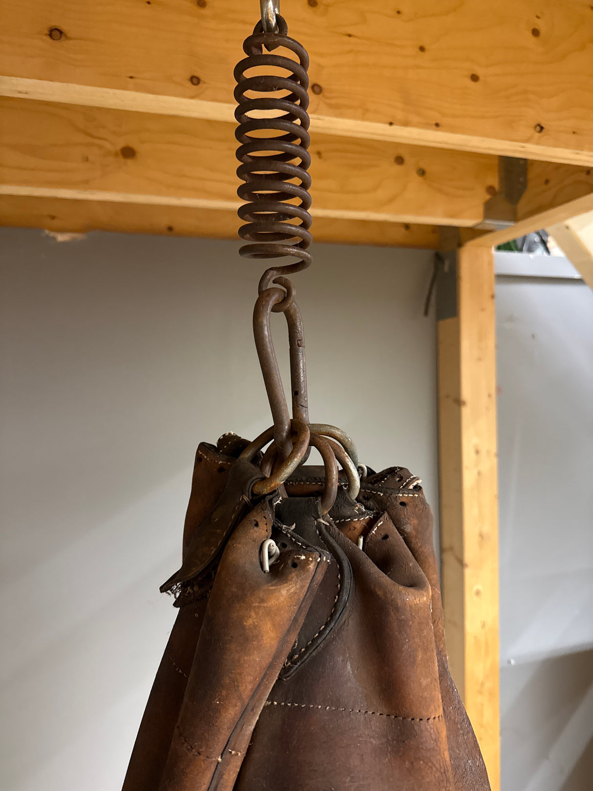 Antiikkinen nyrkkeilysäkki k.93cm, h.30cm