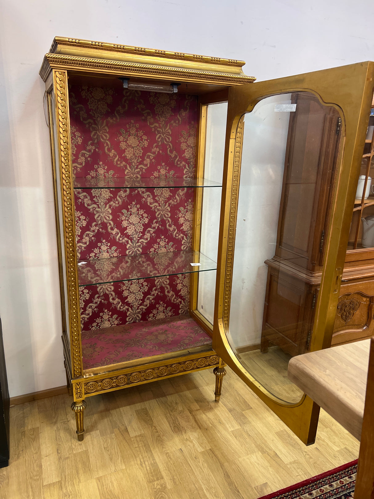 Upea empire vitriini😍 L. 81cm, S. 42cm ja K. 165cm