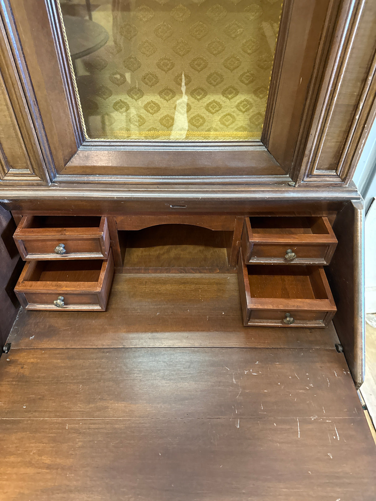 Italialainen klaffi-vitriini L.63cm, S.41cm, K.195cm